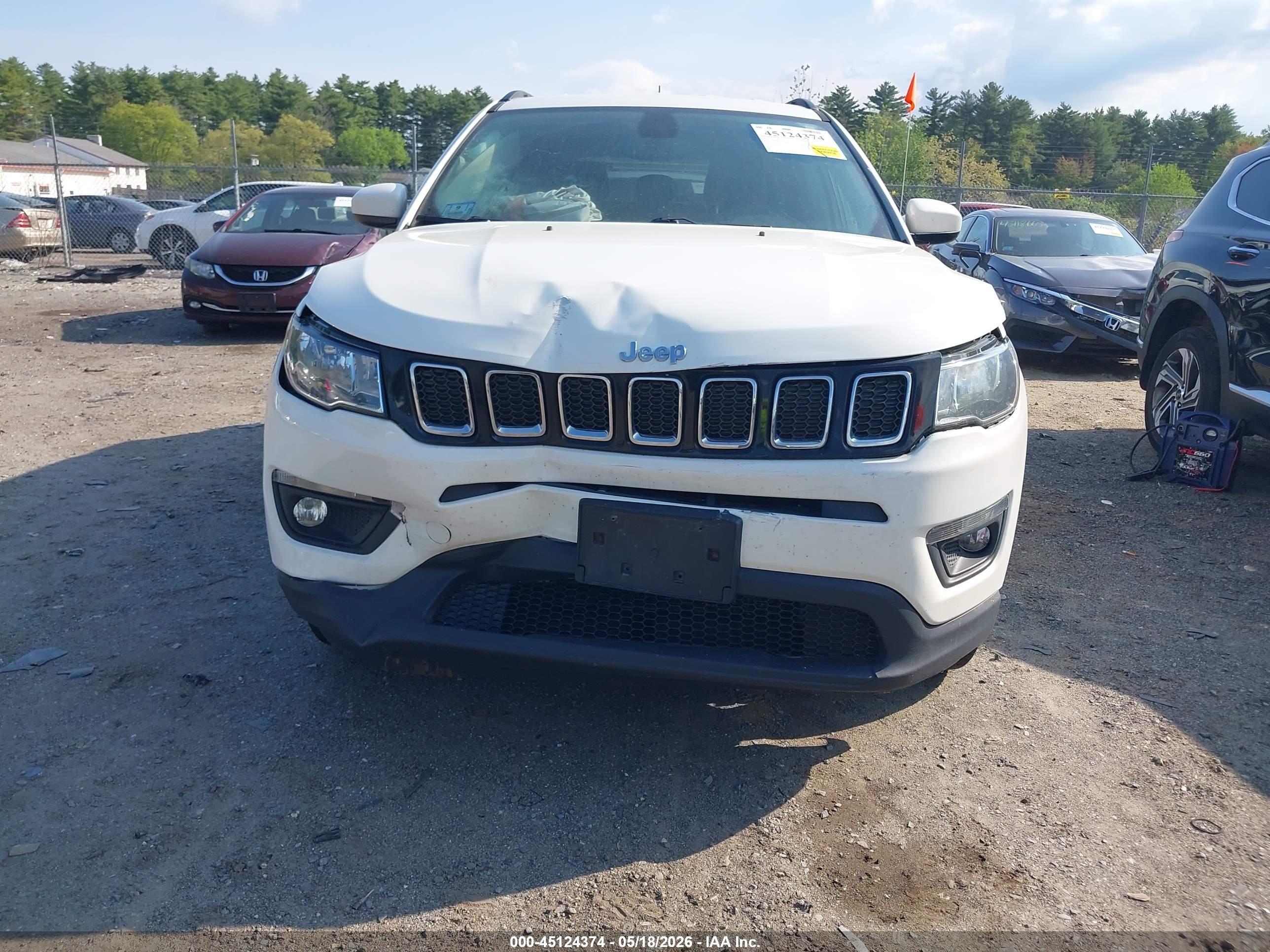 2019 Jeep Compass Latitude 4x4 White vin: 3C4NJDBB6KT646125