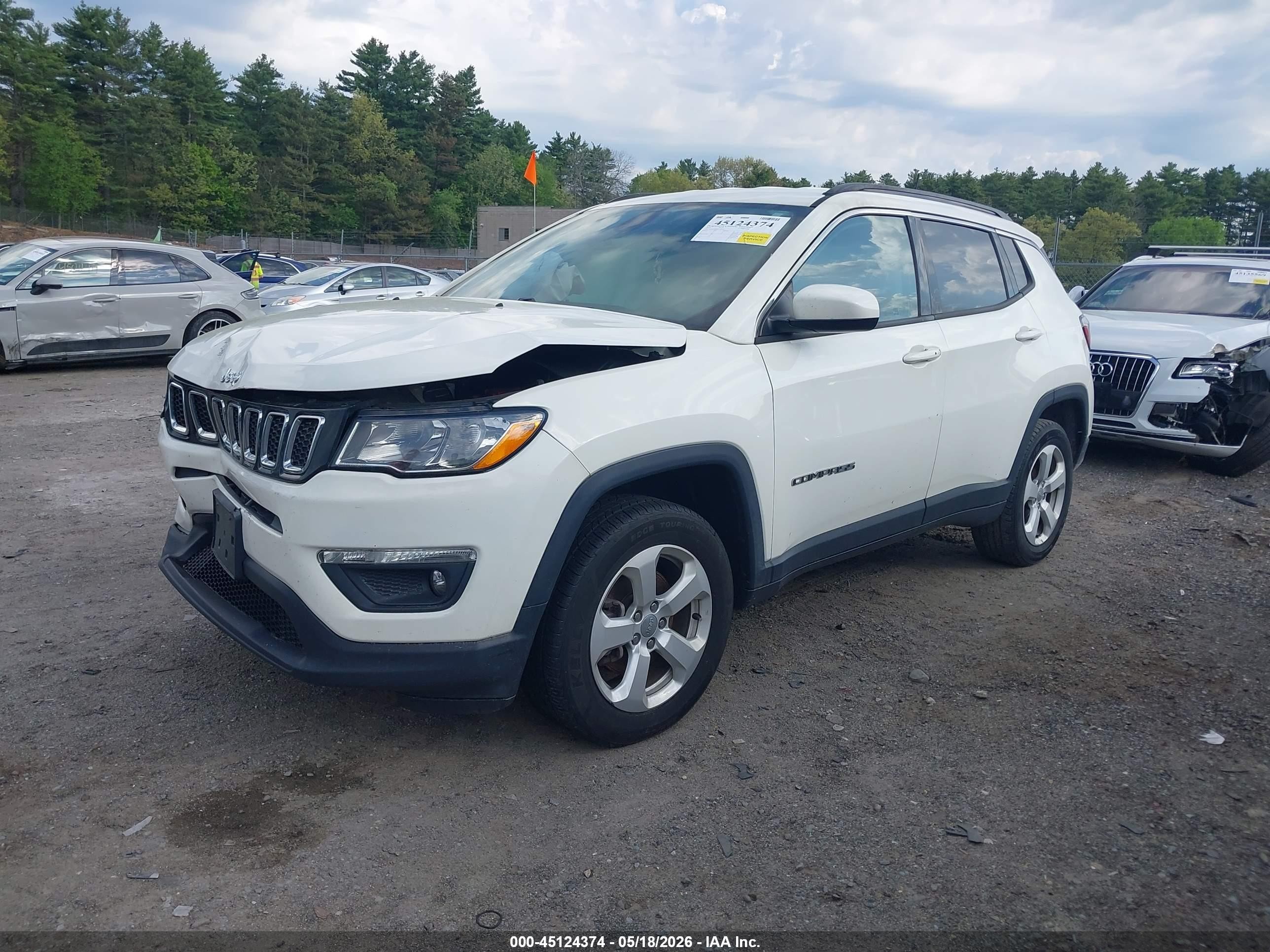2019 Jeep Compass Latitude 4x4 White vin: 3C4NJDBB6KT646125