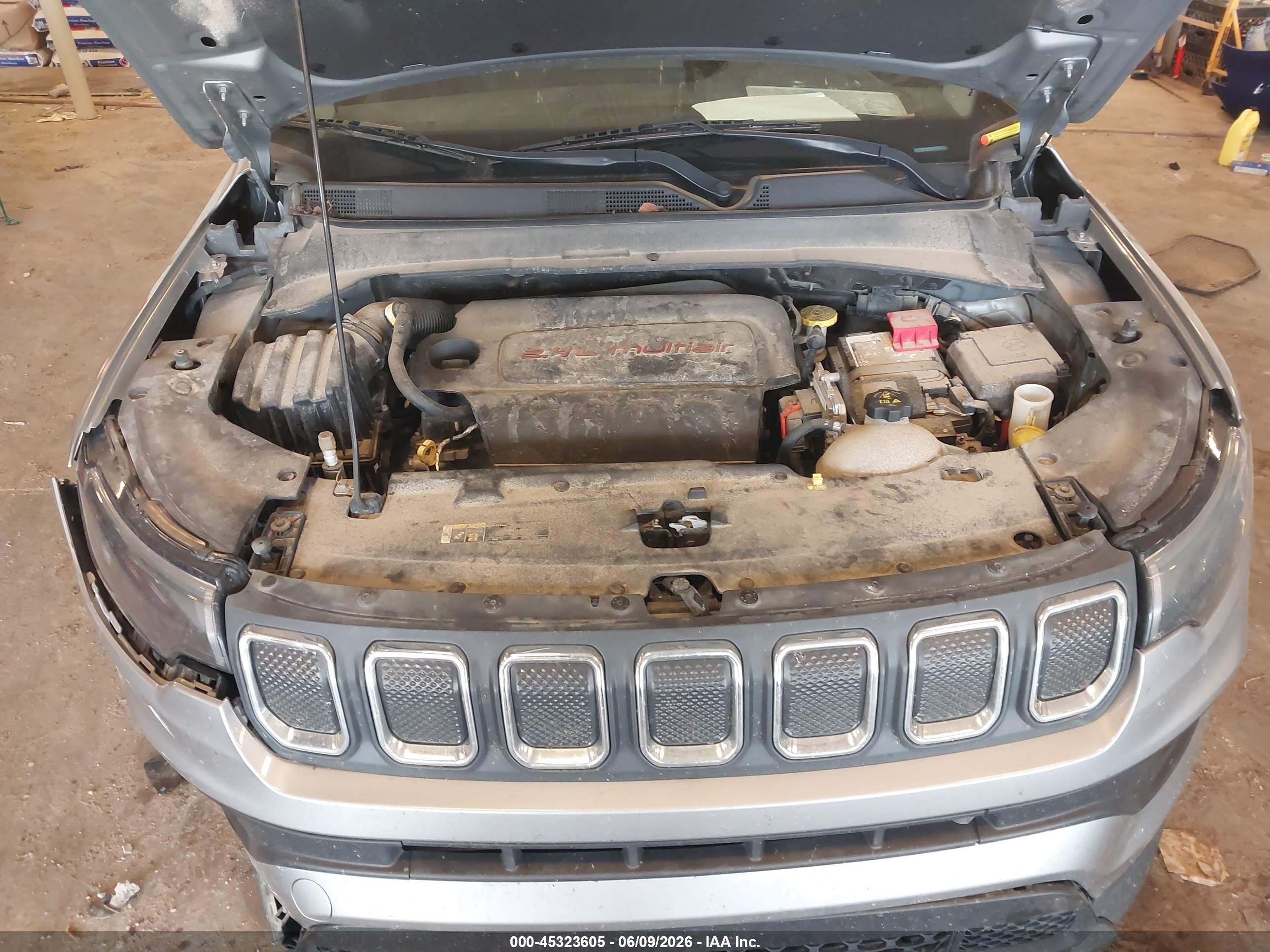 2022 Jeep Compass Latitude 4x4 Gray vin: 3C4NJDBB6NT181933