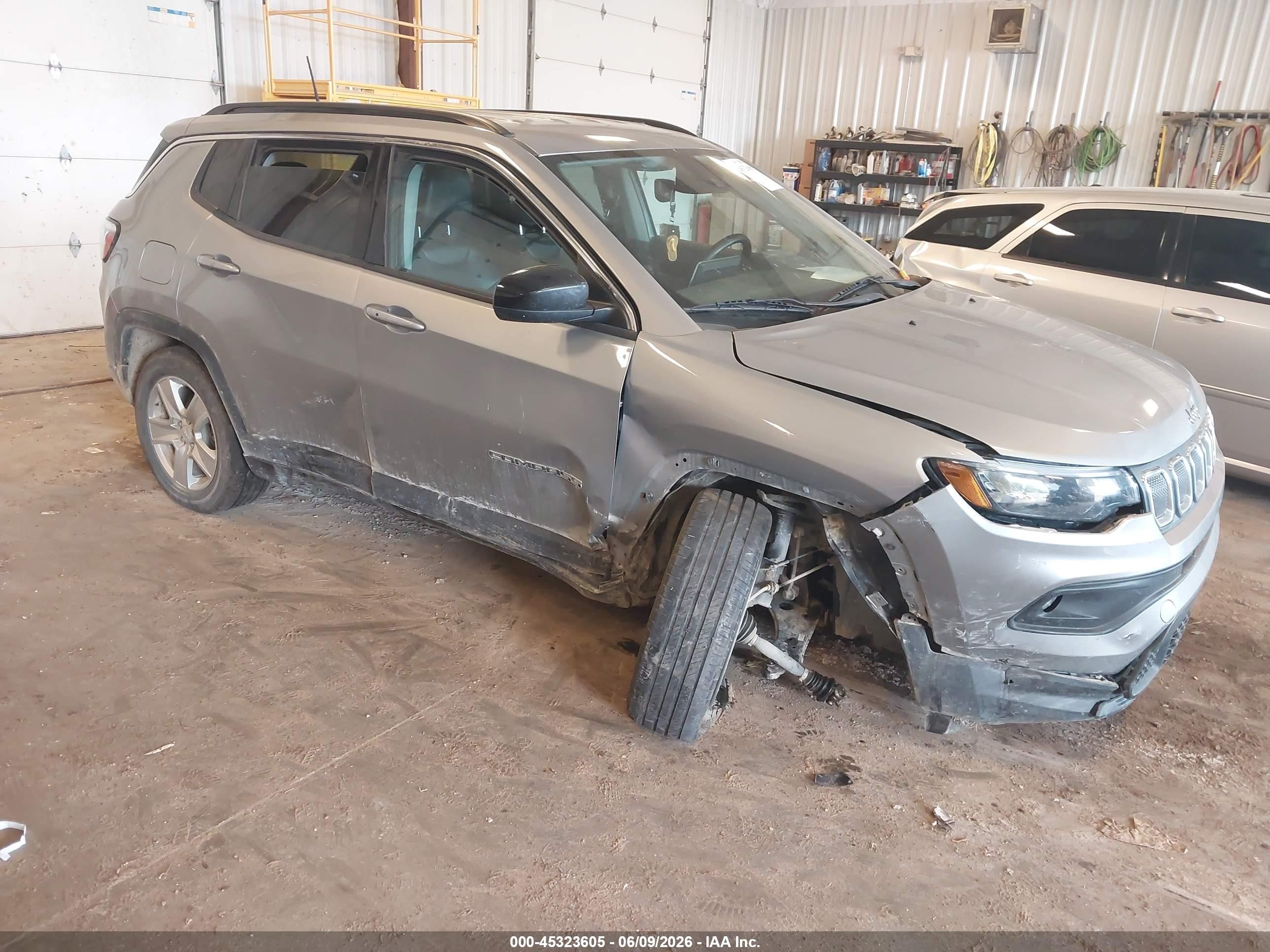 2022 Jeep Compass Latitude 4x4 Gray vin: 3C4NJDBB6NT181933