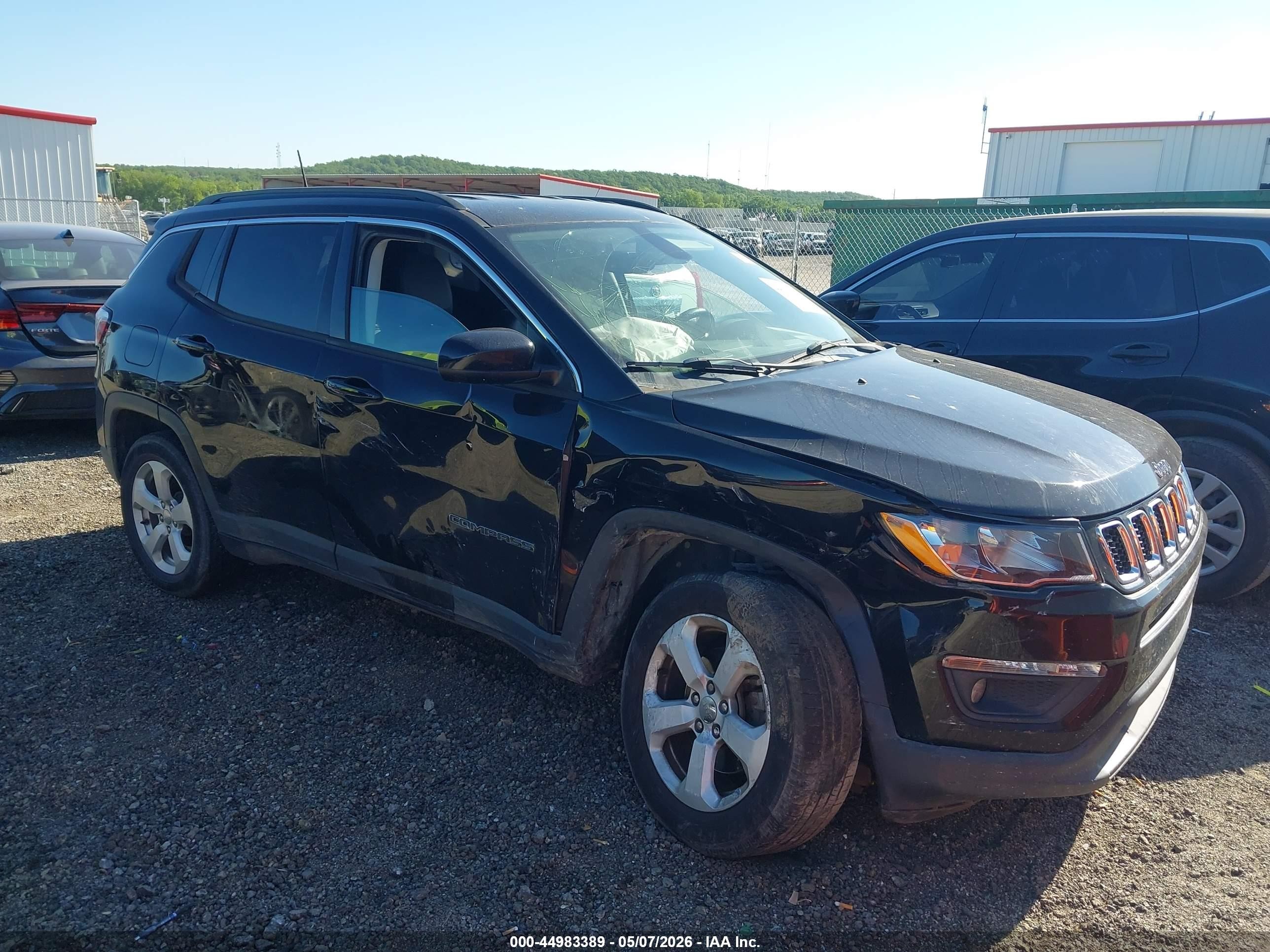 2017 Jeep New Compass Latitude 4x4 Black vin: 3C4NJDBB7HT692393