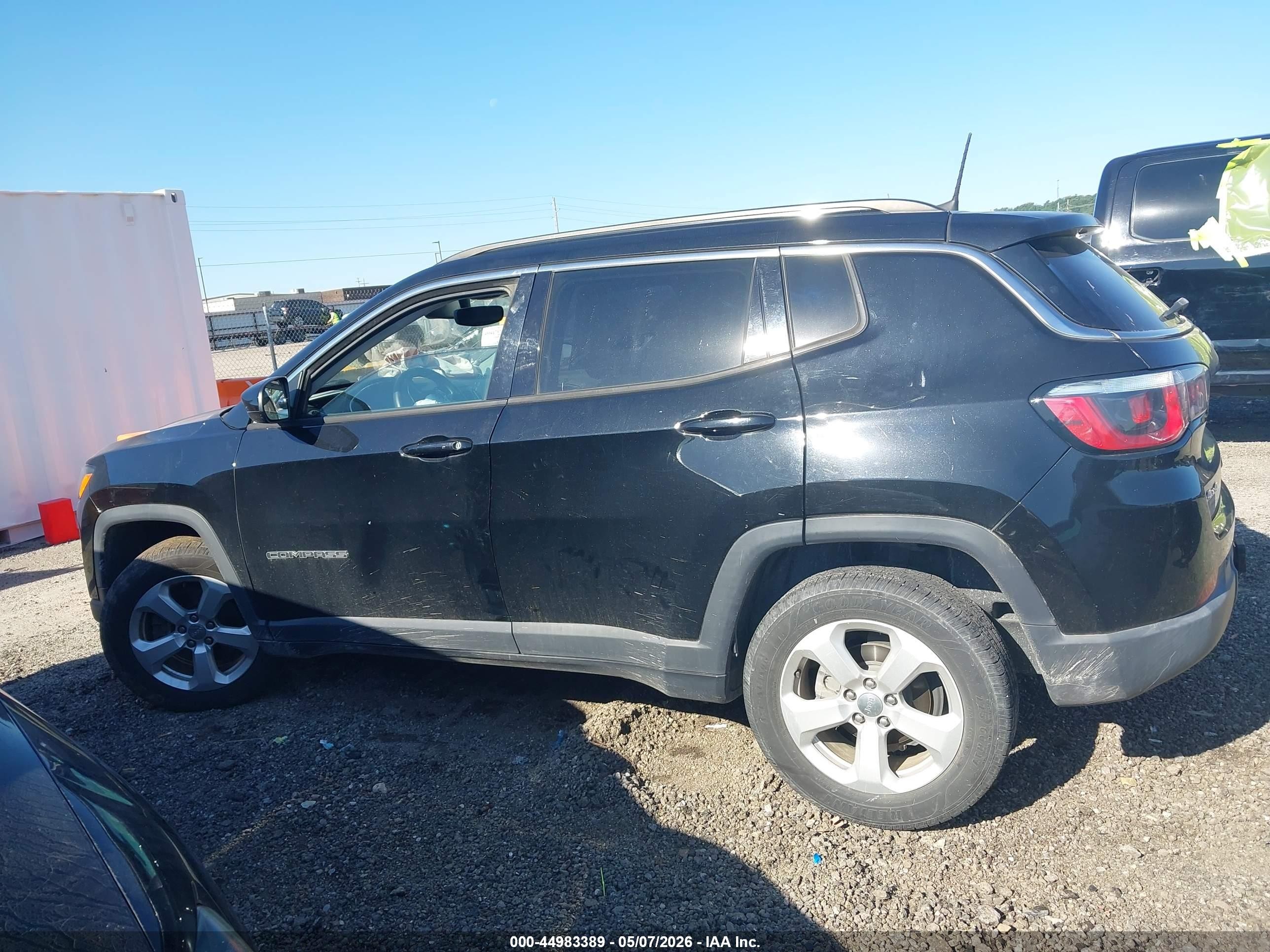 2017 Jeep New Compass Latitude 4x4 Черный vin: 3C4NJDBB7HT692393