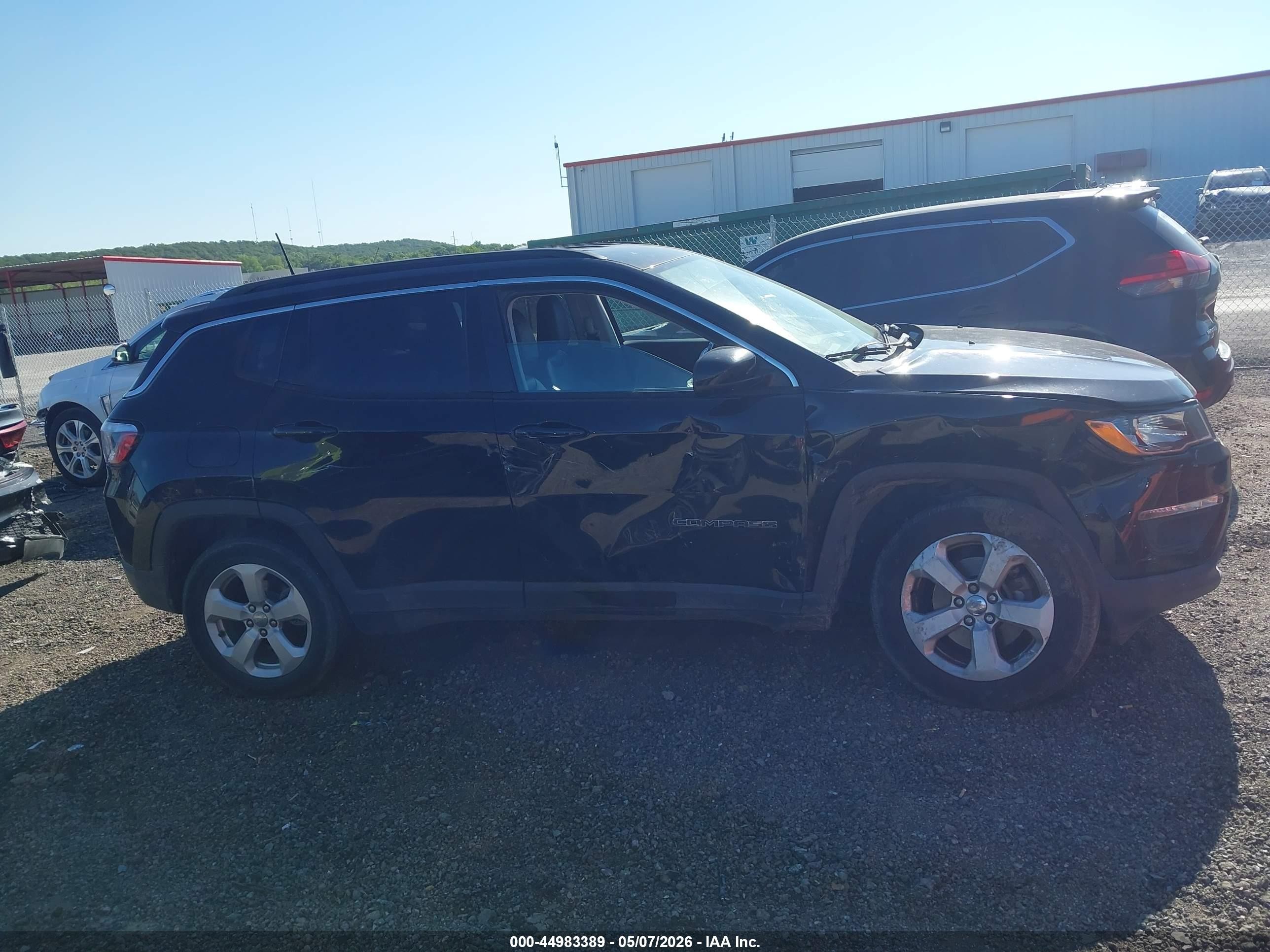 2017 Jeep New Compass Latitude 4x4 Черный vin: 3C4NJDBB7HT692393