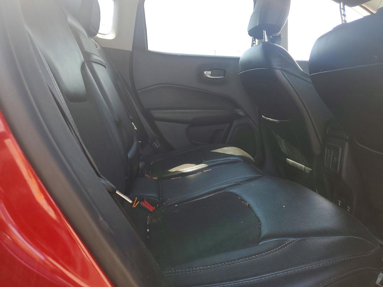 2018 Jeep Compass Latitude Red vin: 3C4NJDBB7JT366180