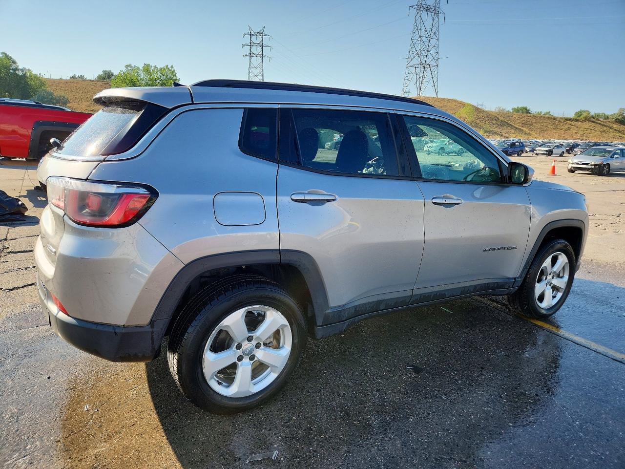 2019 Jeep Compass Latitude Silver vin: 3C4NJDBB7KT818310