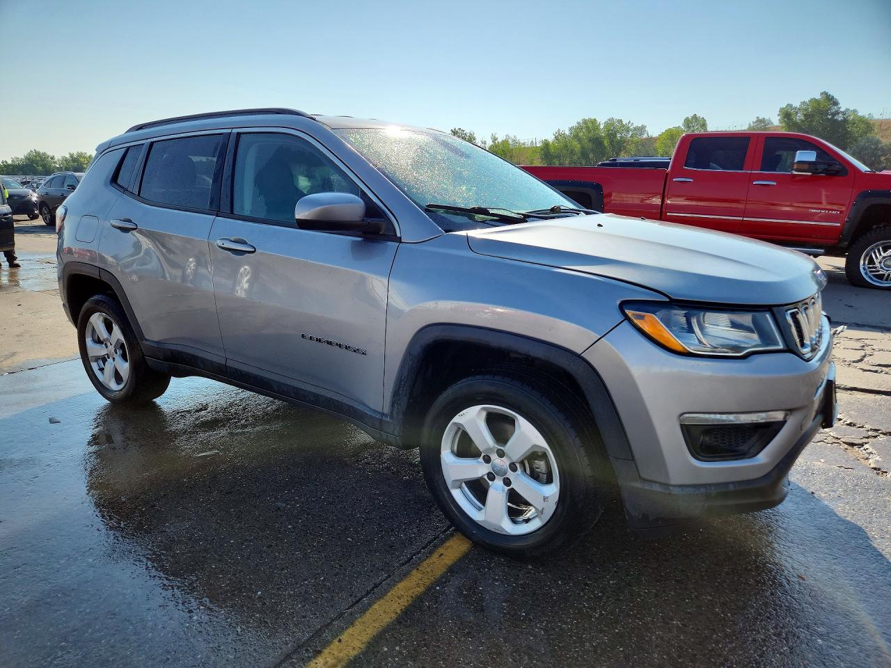 2019 Jeep Compass Latitude Silver vin: 3C4NJDBB7KT818310