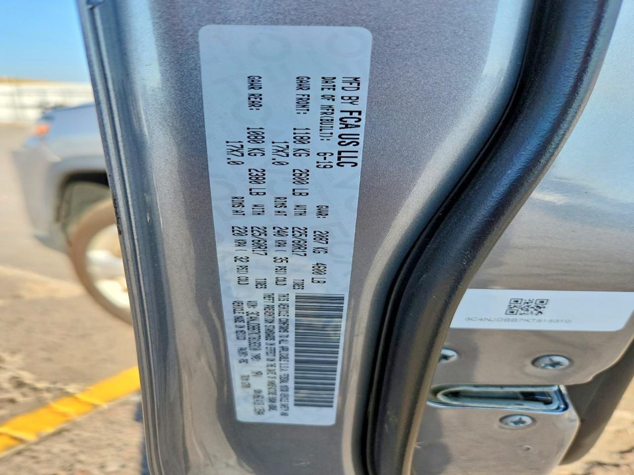 2019 Jeep Compass Latitude Silver vin: 3C4NJDBB7KT818310