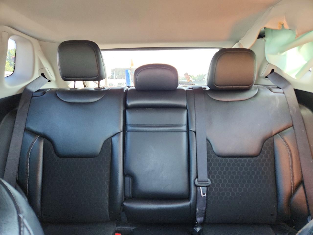 2019 Jeep Compass Latitude Silver vin: 3C4NJDBB7KT818310