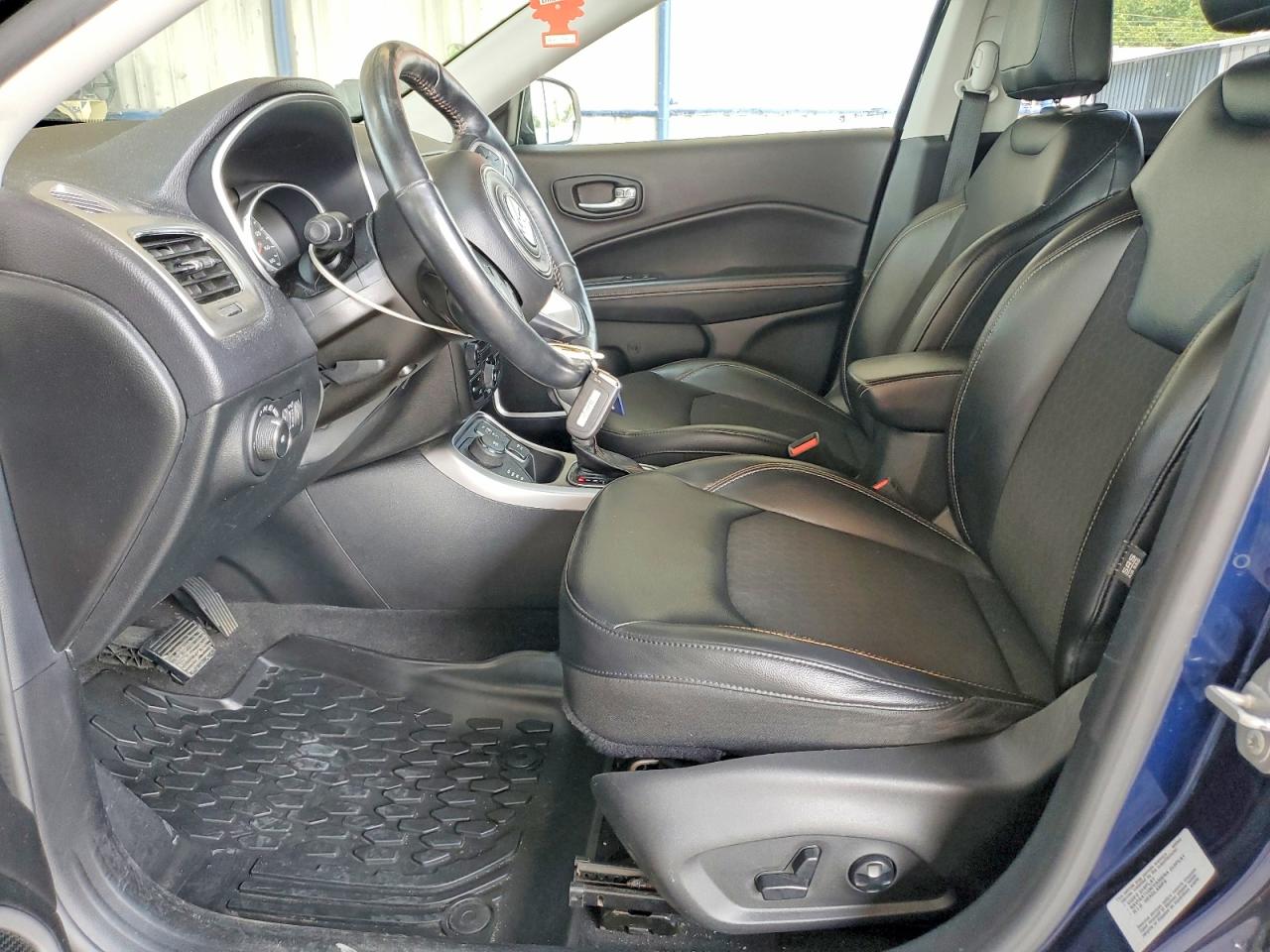 2018 Jeep Compass Latitude Blue vin: 3C4NJDBB8JT113871