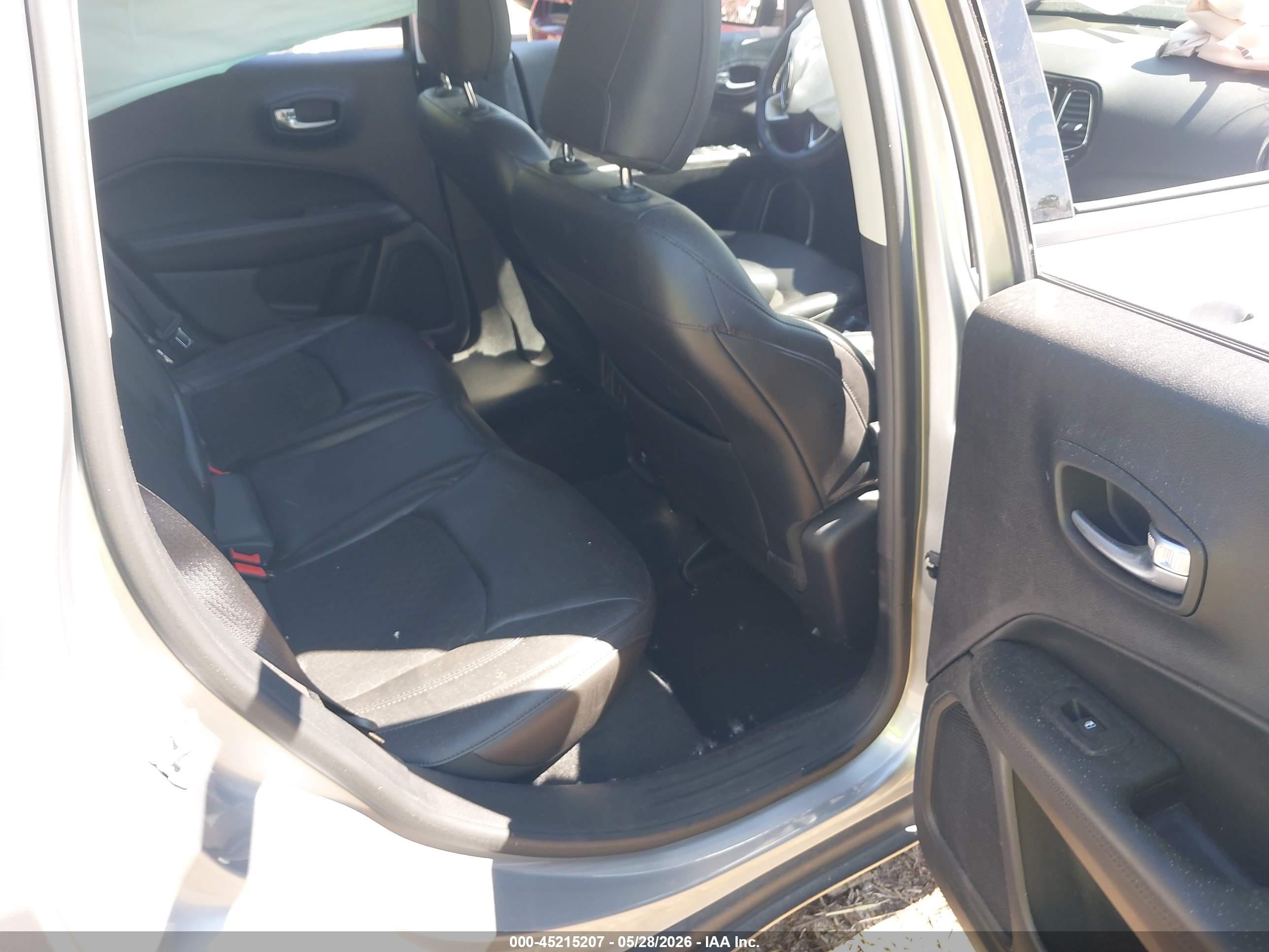 2018 Jeep Compass Altitude 4x4 Gray vin: 3C4NJDBB8JT313679