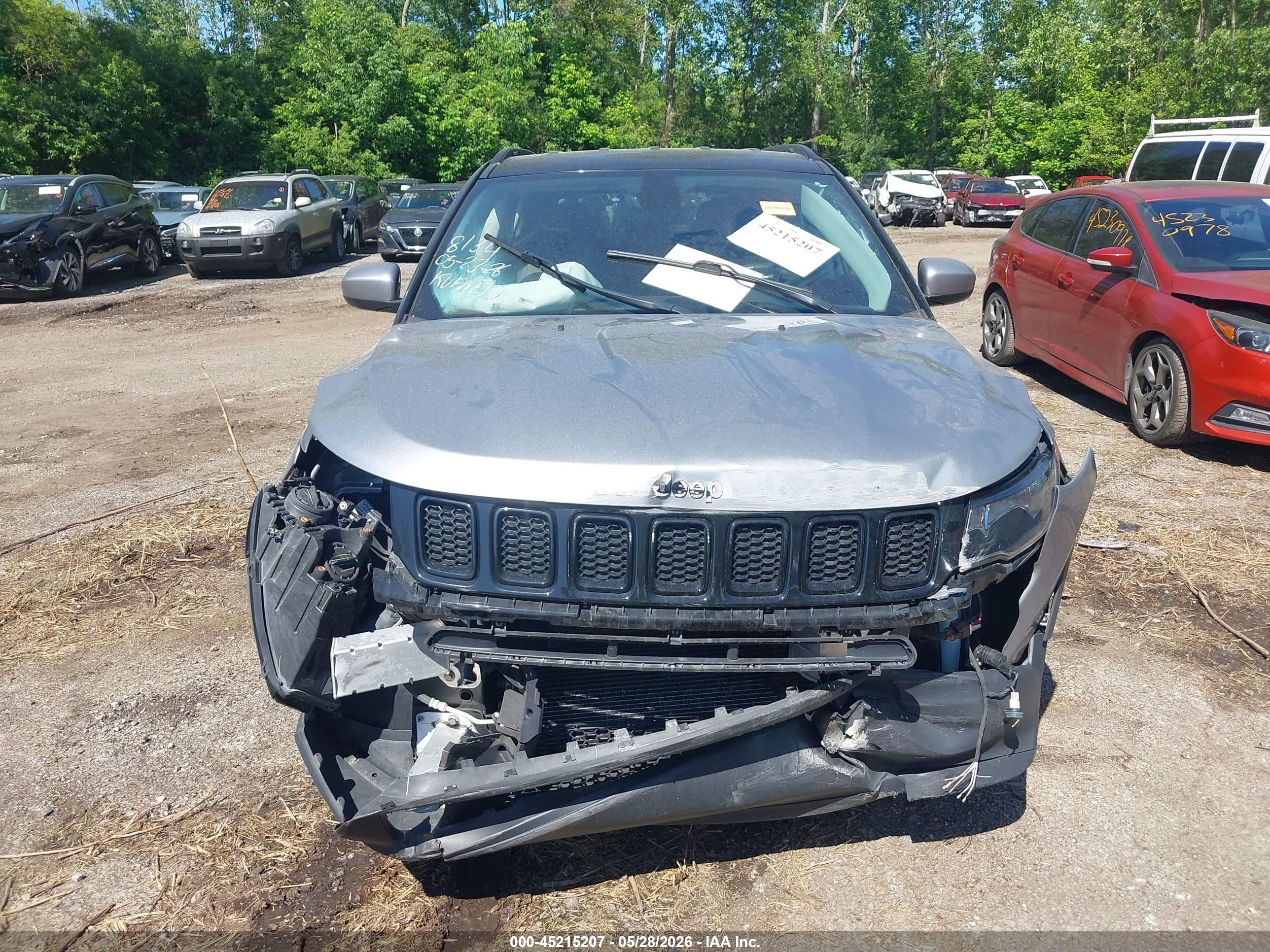 2018 Jeep Compass Altitude 4x4 Gray vin: 3C4NJDBB8JT313679