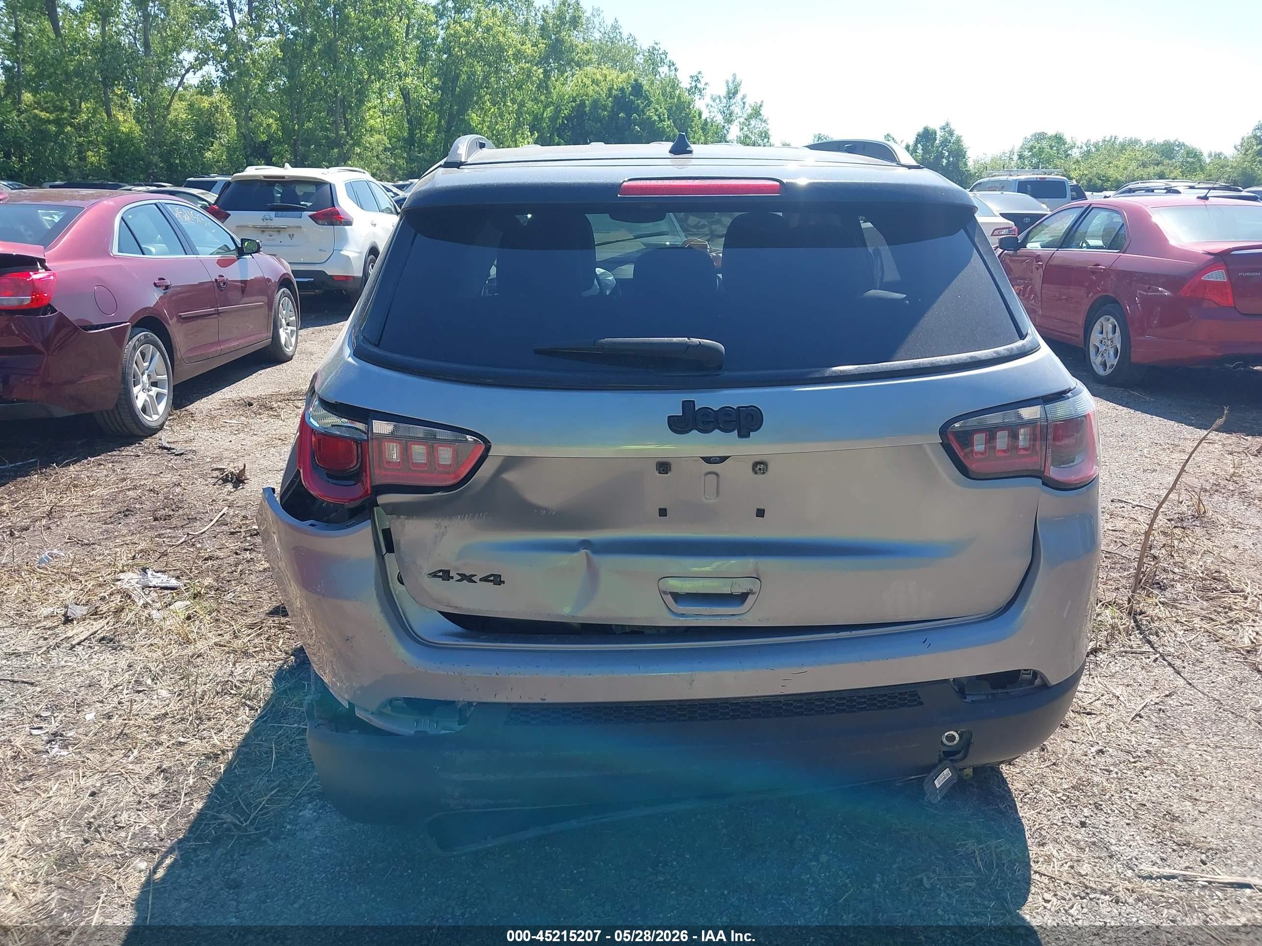 2018 Jeep Compass Altitude 4x4 Gray vin: 3C4NJDBB8JT313679