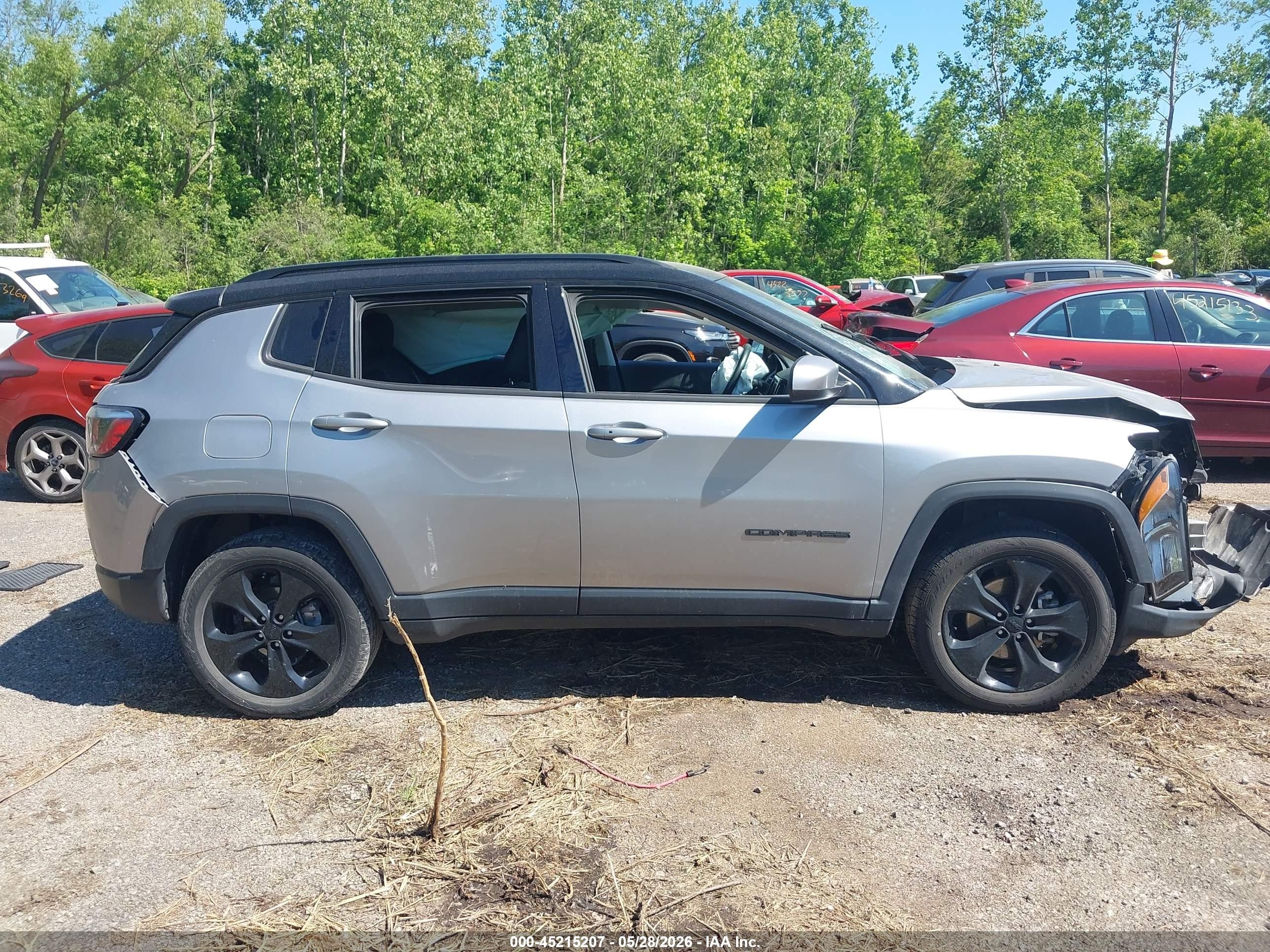 2018 Jeep Compass Altitude 4x4 Gray vin: 3C4NJDBB8JT313679
