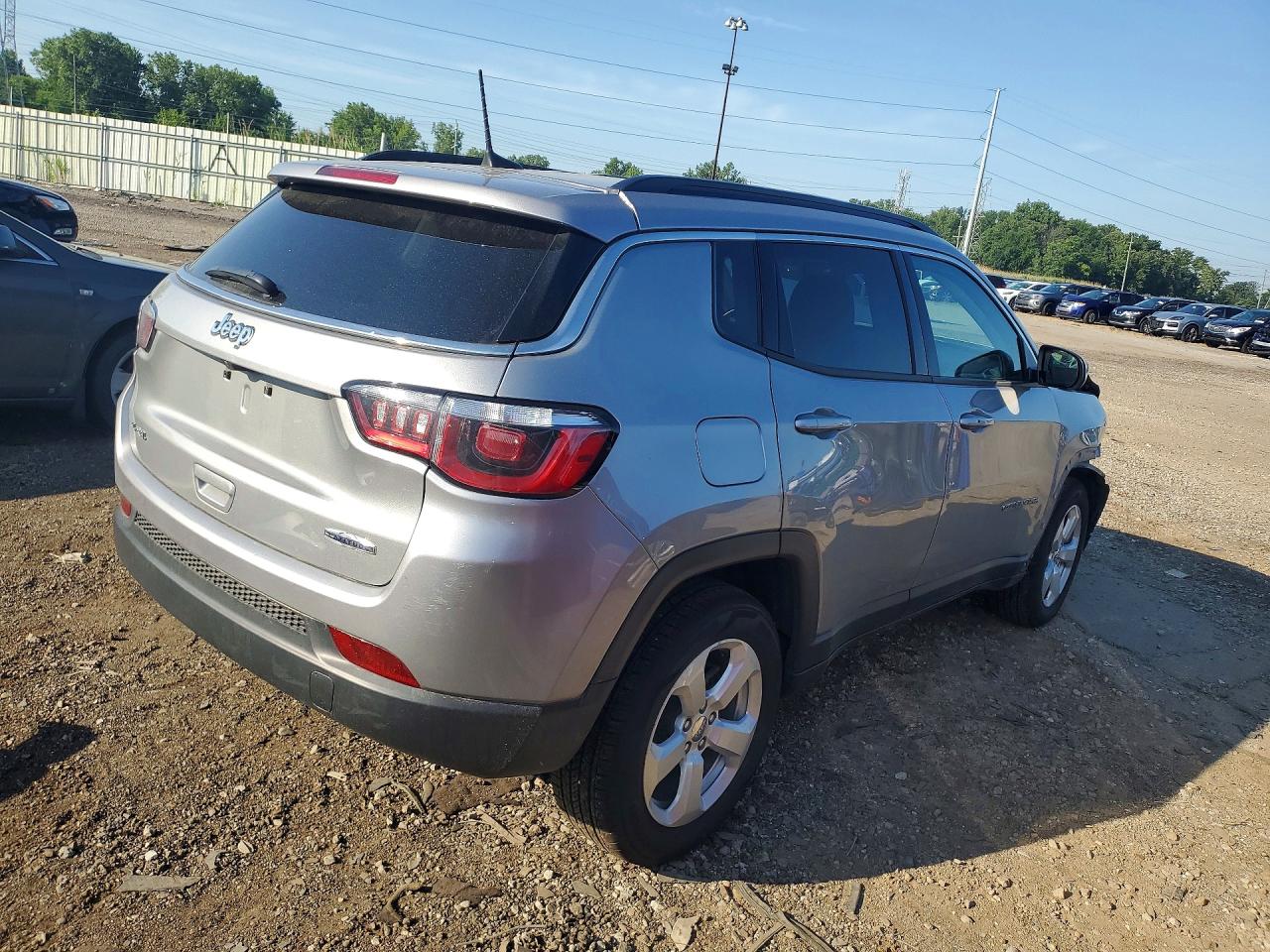 2020 Jeep Compass Latitude Silver vin: 3C4NJDBB8LT117289