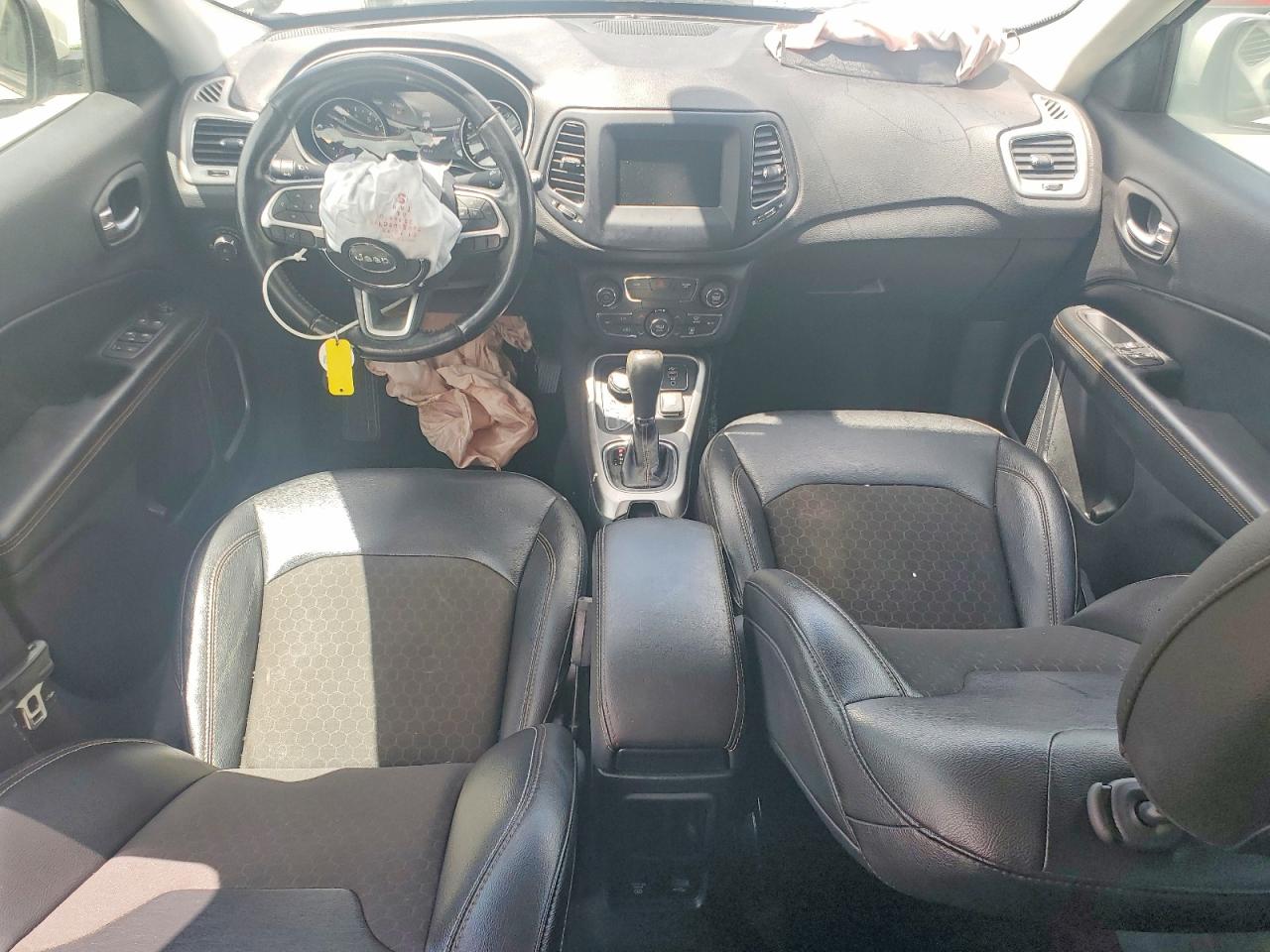 2021 Jeep Compass Latitude White vin: 3C4NJDBB8MT544005