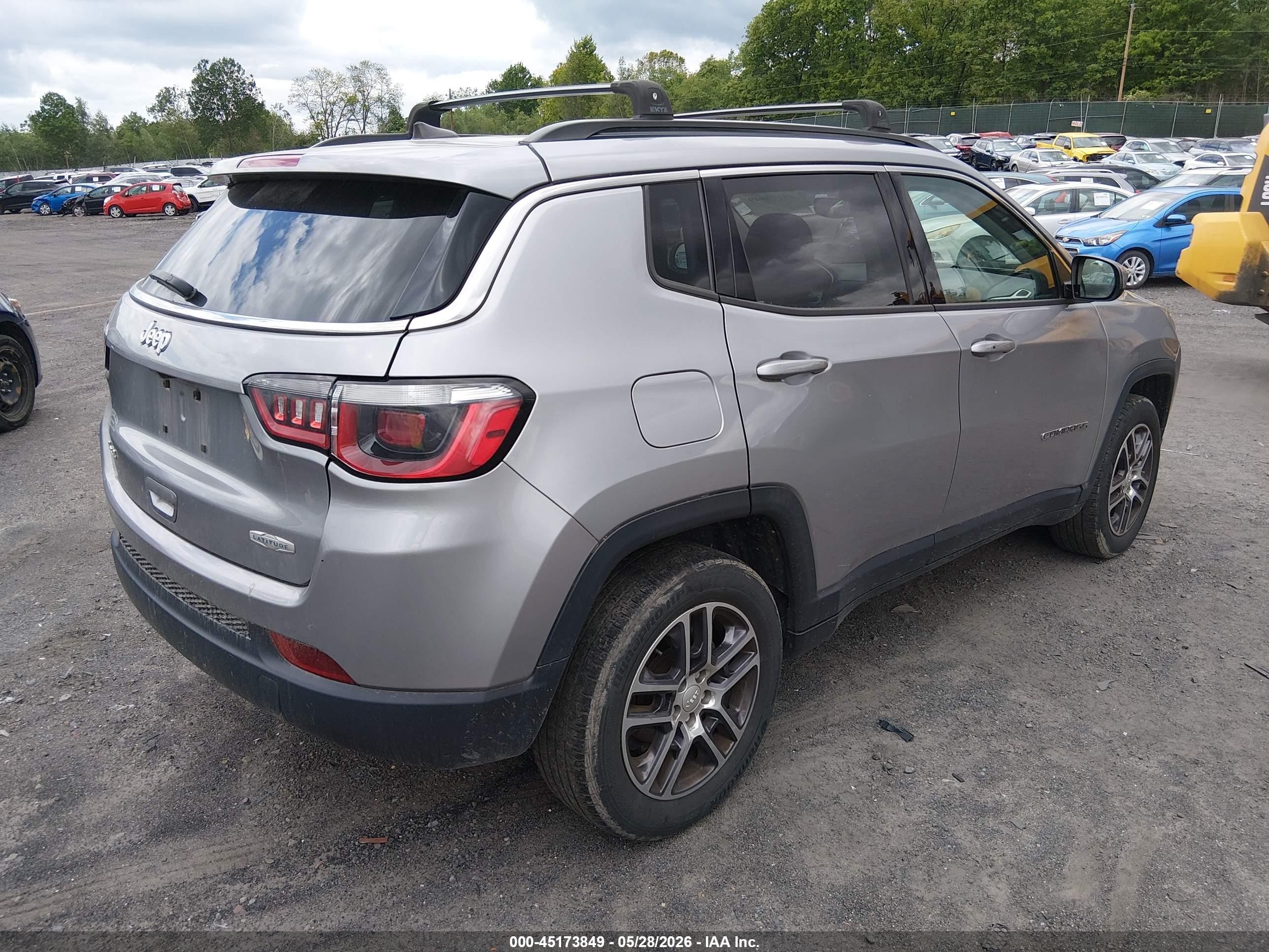 2018 Jeep Compass Latitude 4x4 Gray vin: 3C4NJDBB9JT281468