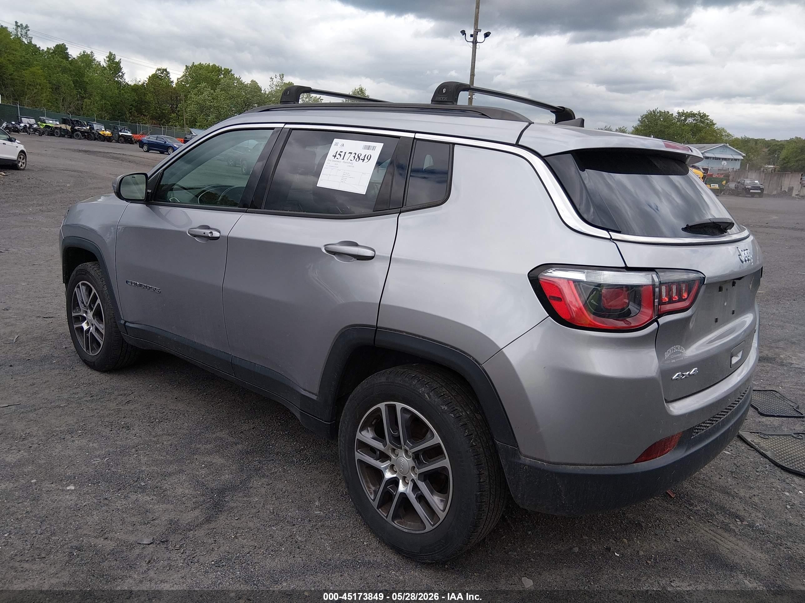 2018 Jeep Compass Latitude 4x4 Gray vin: 3C4NJDBB9JT281468