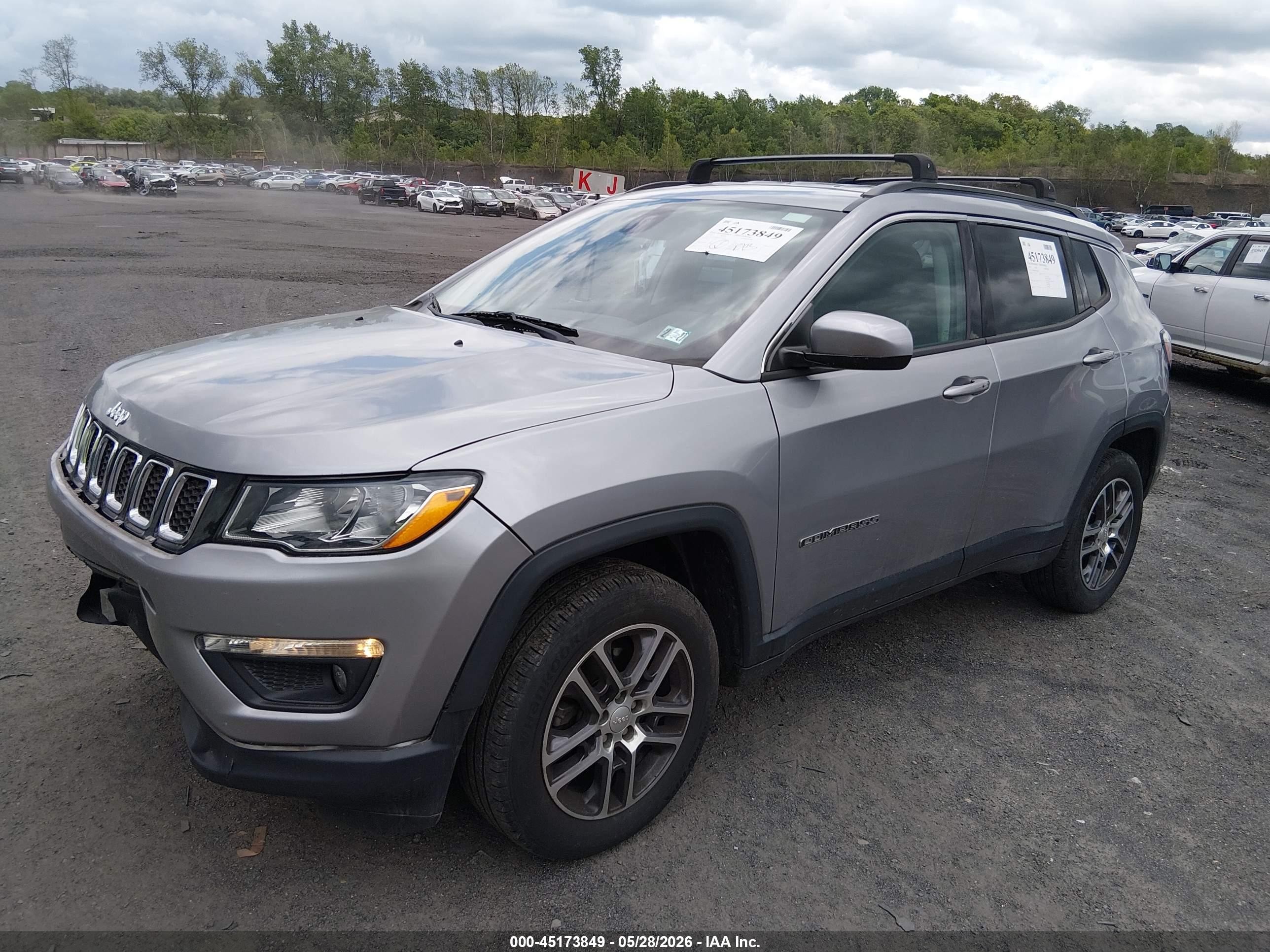 2018 Jeep Compass Latitude 4x4 Gray vin: 3C4NJDBB9JT281468