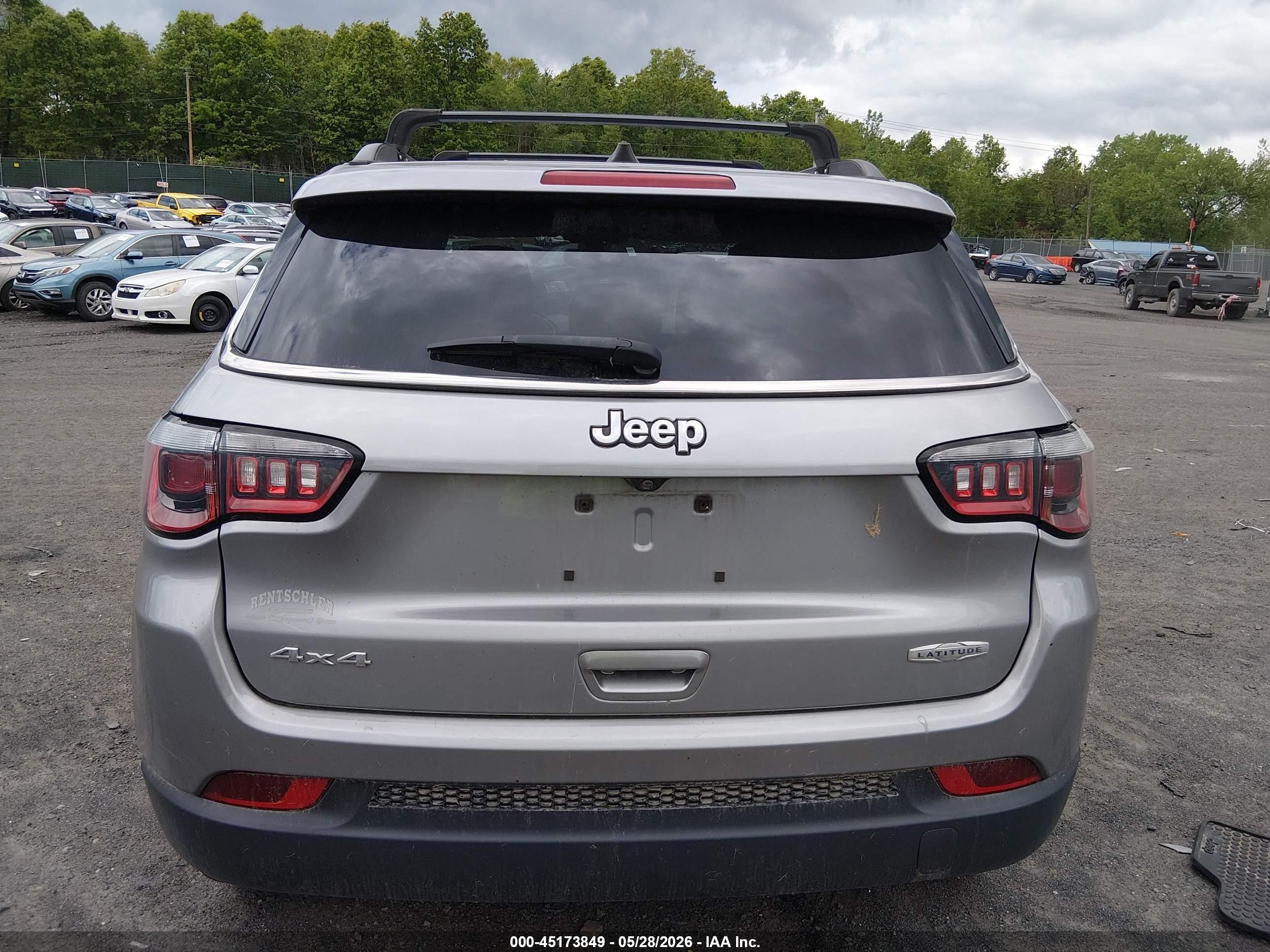 2018 Jeep Compass Latitude 4x4 Gray vin: 3C4NJDBB9JT281468