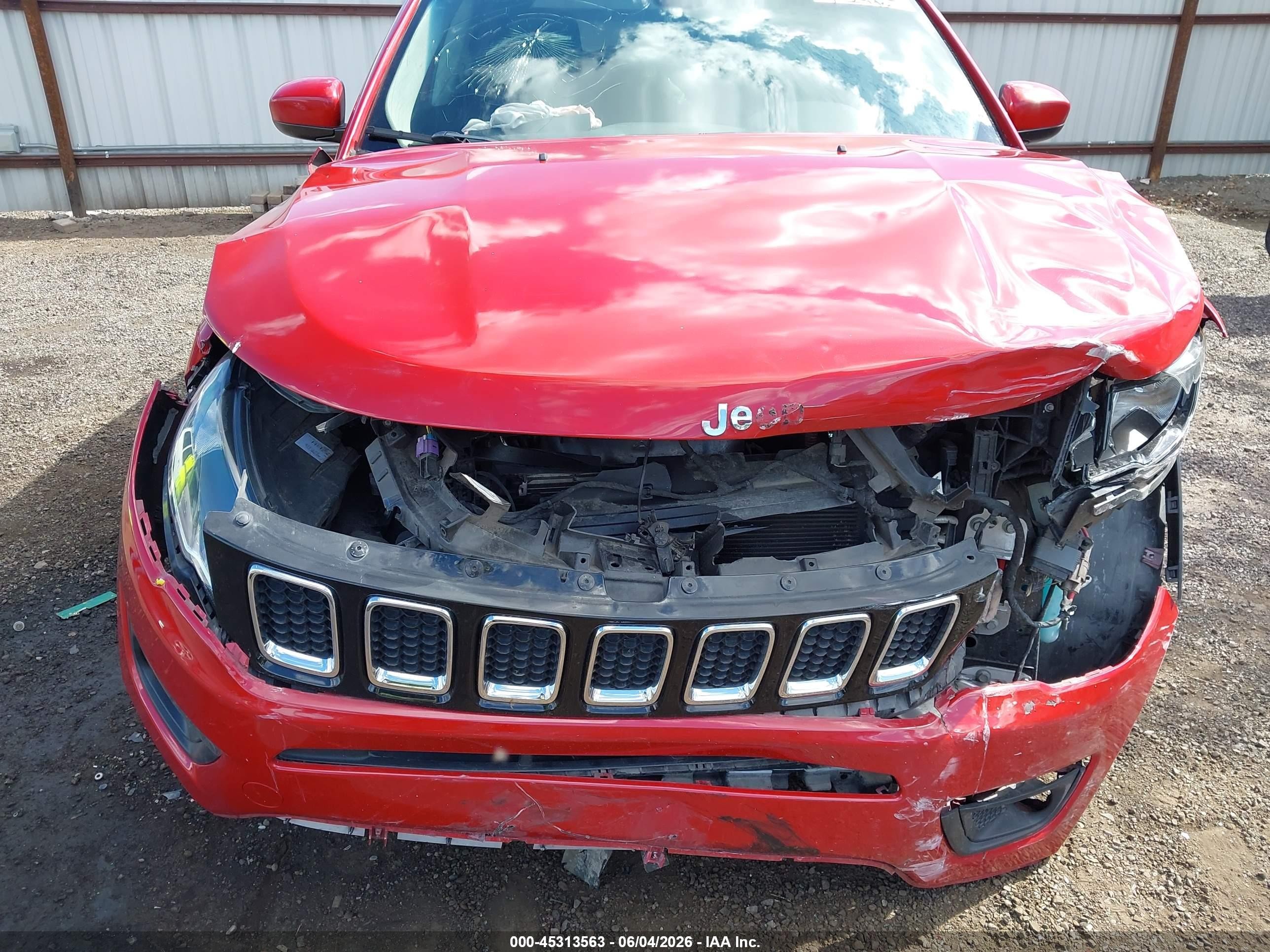 2019 Jeep Compass Latitude 4x4 Red vin: 3C4NJDBB9KT592772