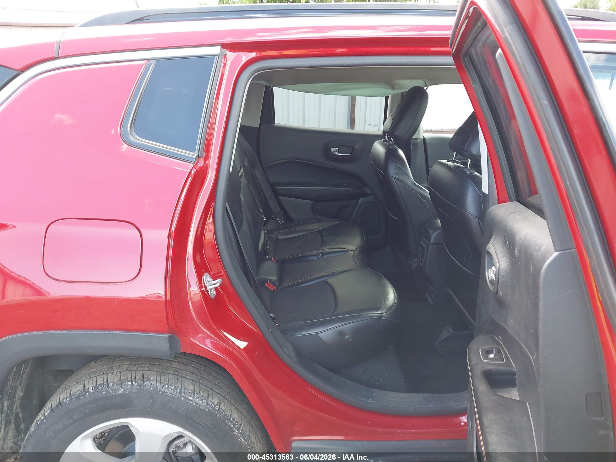 2019 Jeep Compass Latitude 4x4 Red vin: 3C4NJDBB9KT592772