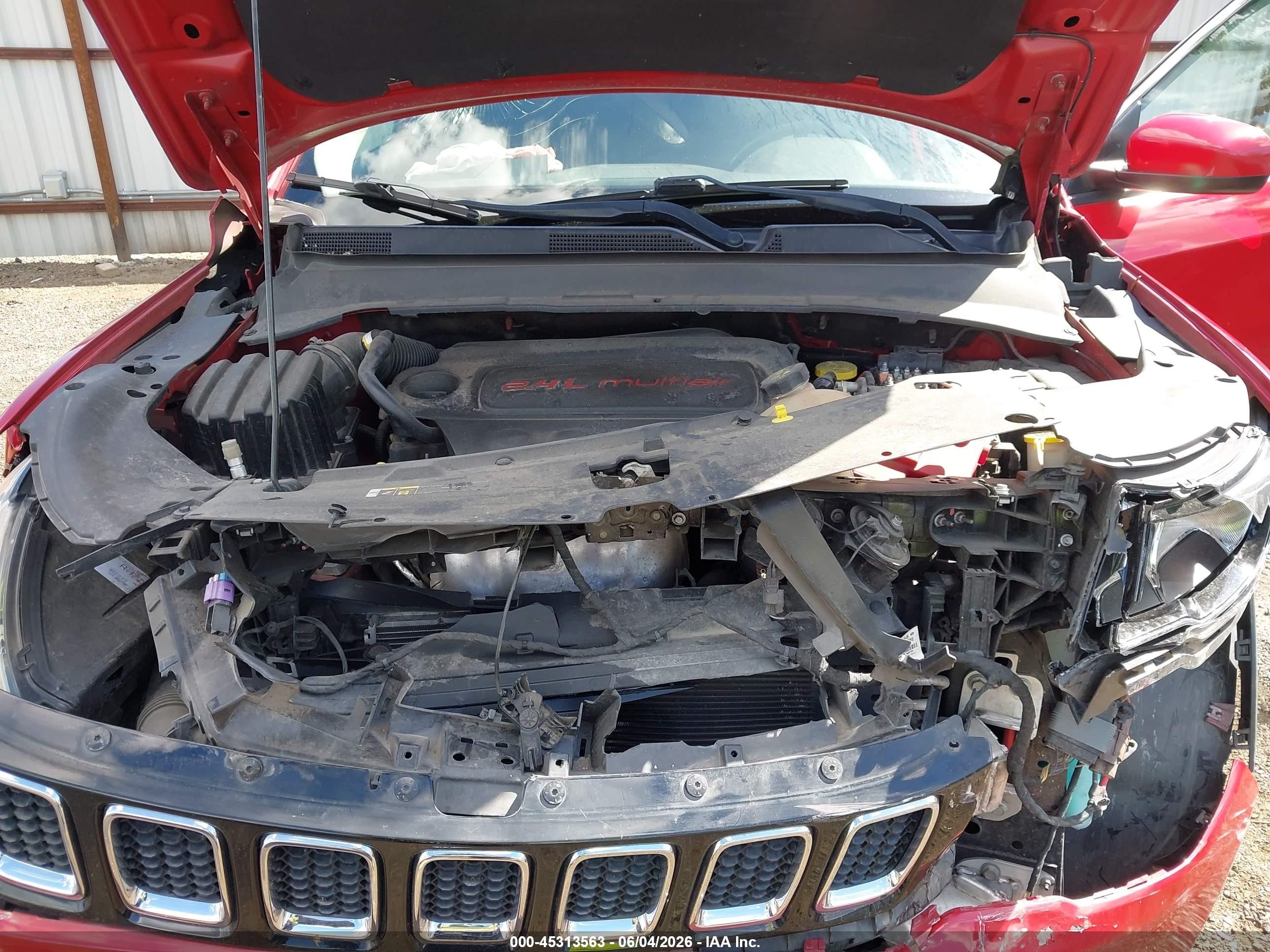 2019 Jeep Compass Latitude 4x4 Red vin: 3C4NJDBB9KT592772