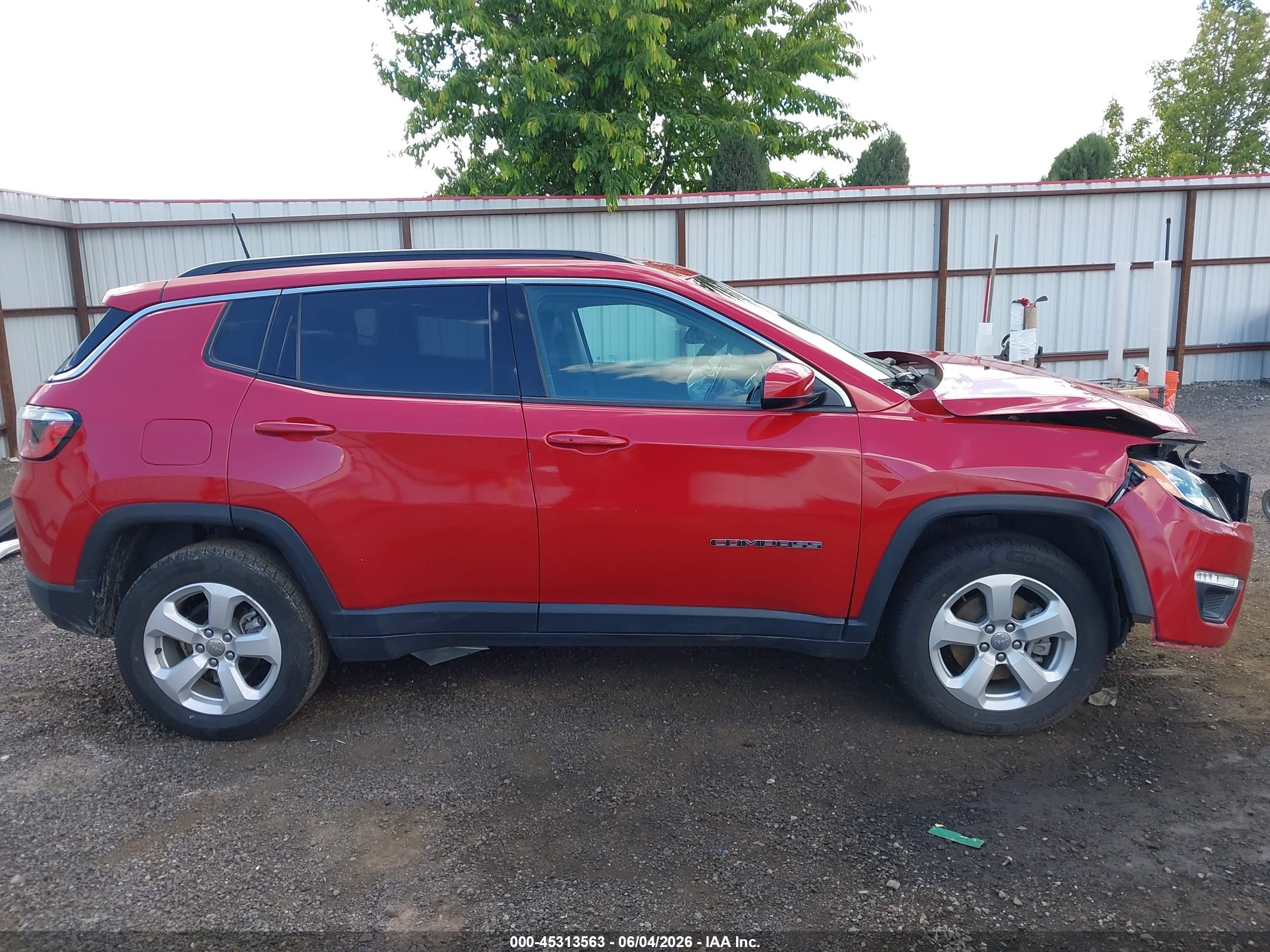 2019 Jeep Compass Latitude 4x4 Red vin: 3C4NJDBB9KT592772