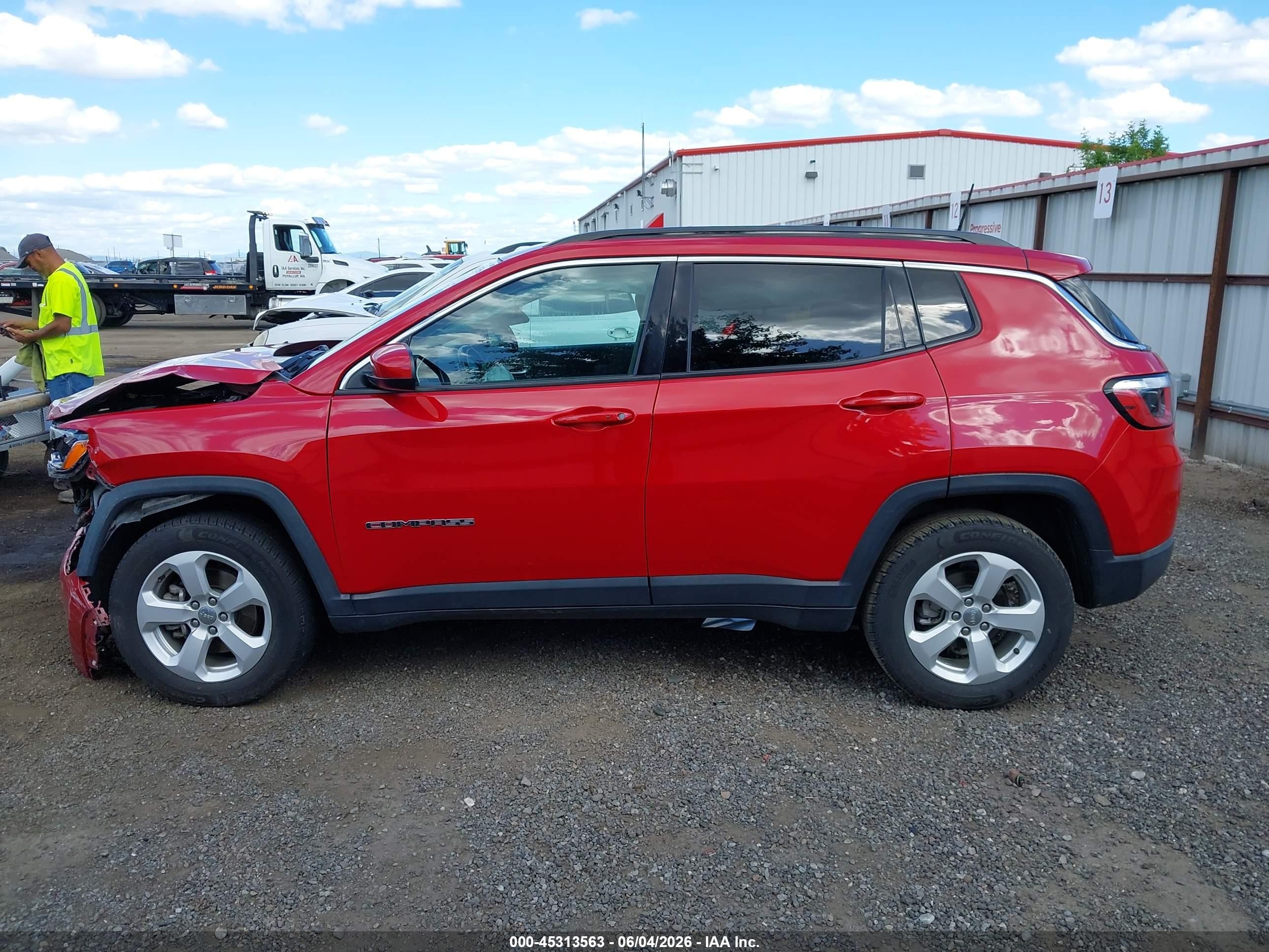 2019 Jeep Compass Latitude 4x4 Red vin: 3C4NJDBB9KT592772