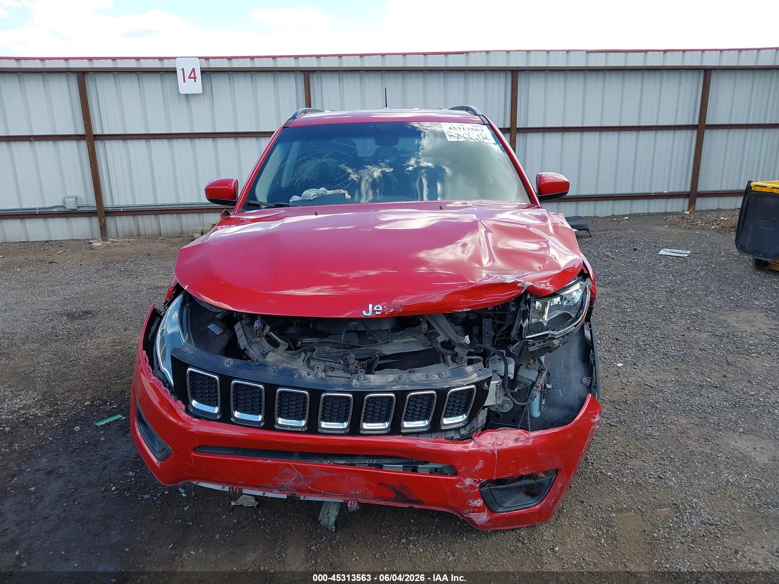 2019 Jeep Compass Latitude 4x4 Red vin: 3C4NJDBB9KT592772