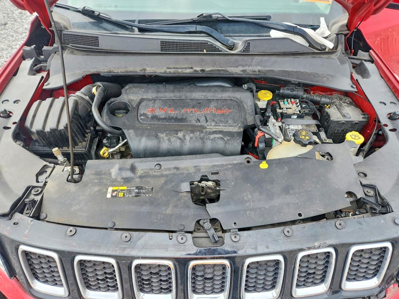 2019 Jeep Compass Latitude Red vin: 3C4NJDBB9KT741150