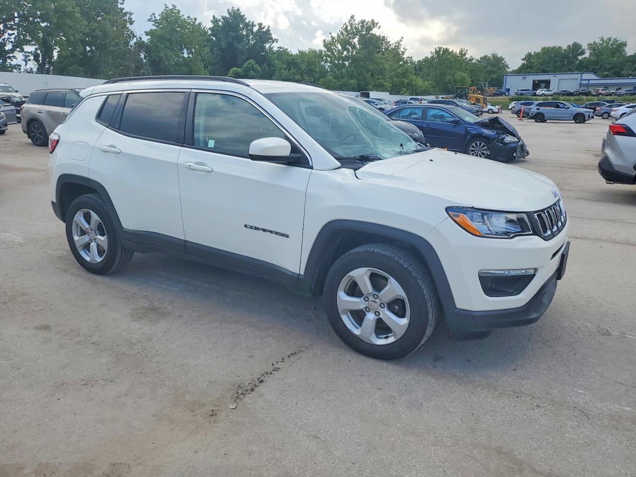 2020 Jeep Compass Latitude White vin: 3C4NJDBB9LT161558