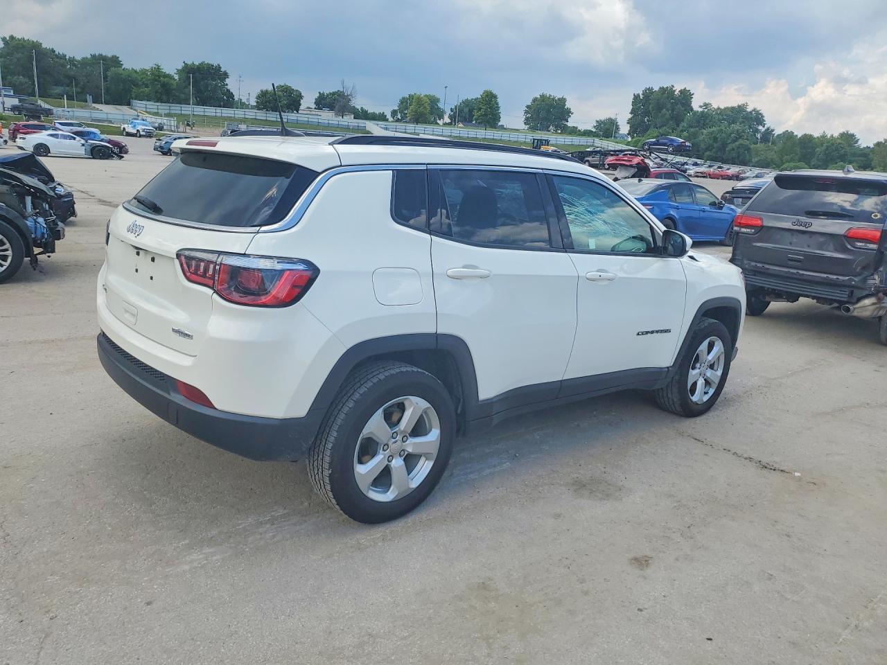 2020 Jeep Compass Latitude White vin: 3C4NJDBB9LT161558