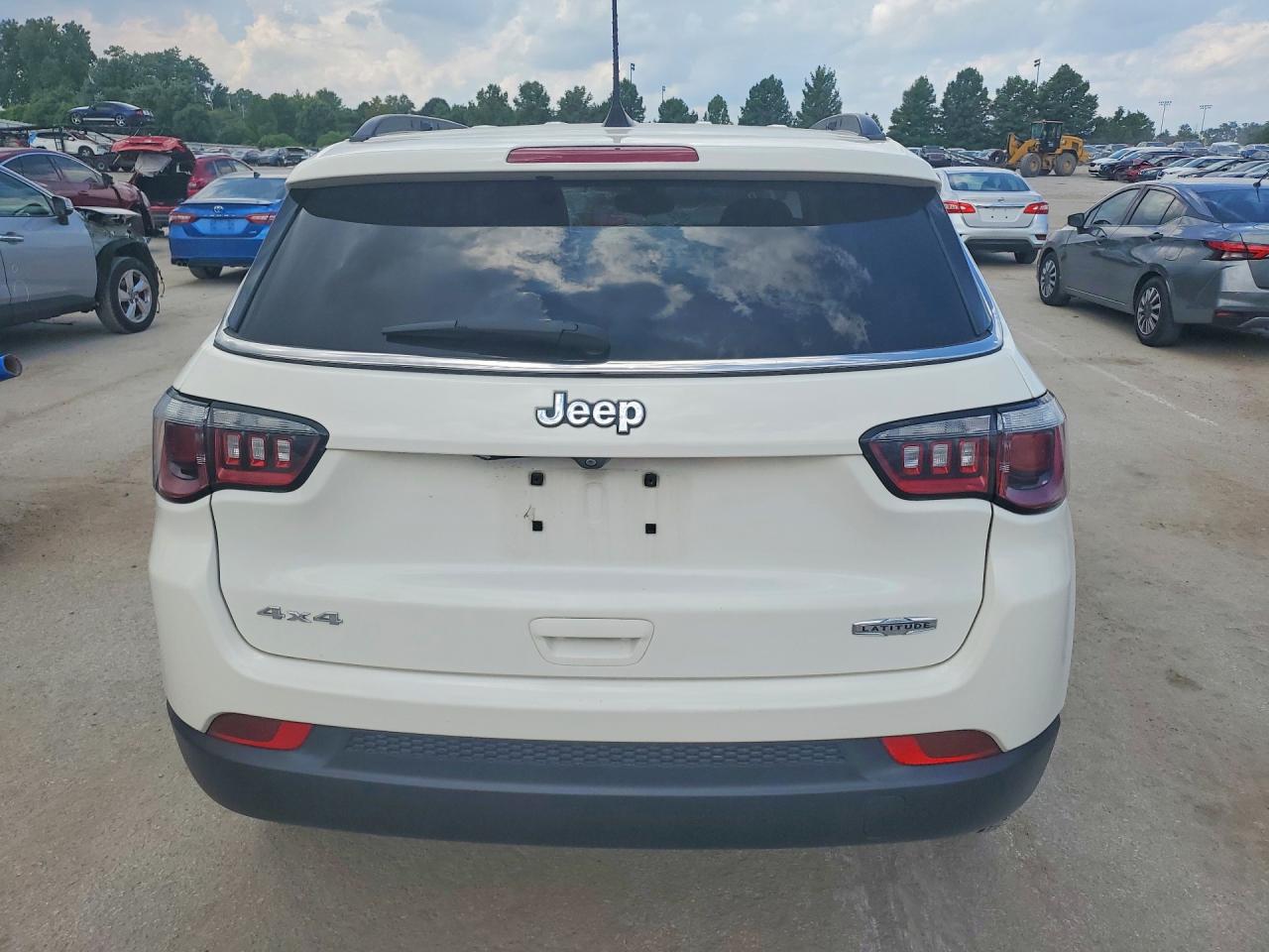 2020 Jeep Compass Latitude White vin: 3C4NJDBB9LT161558
