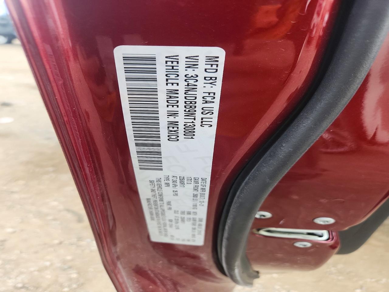 2022 Jeep Compass Latitude Burgundy vin: 3C4NJDBB9NT130801