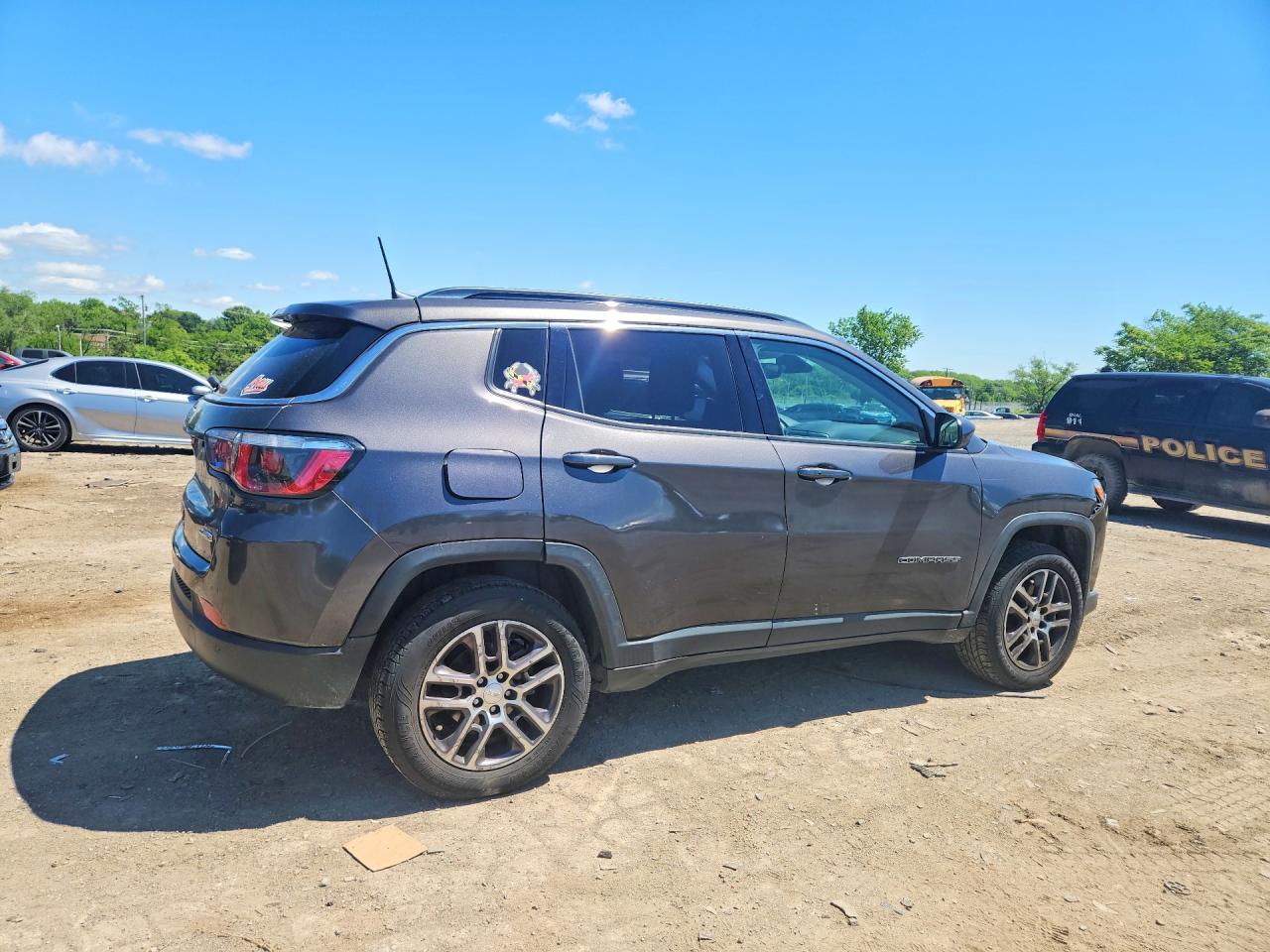 2017 Jeep Compass Latitude Серый vin: 3C4NJDBBXHT666175
