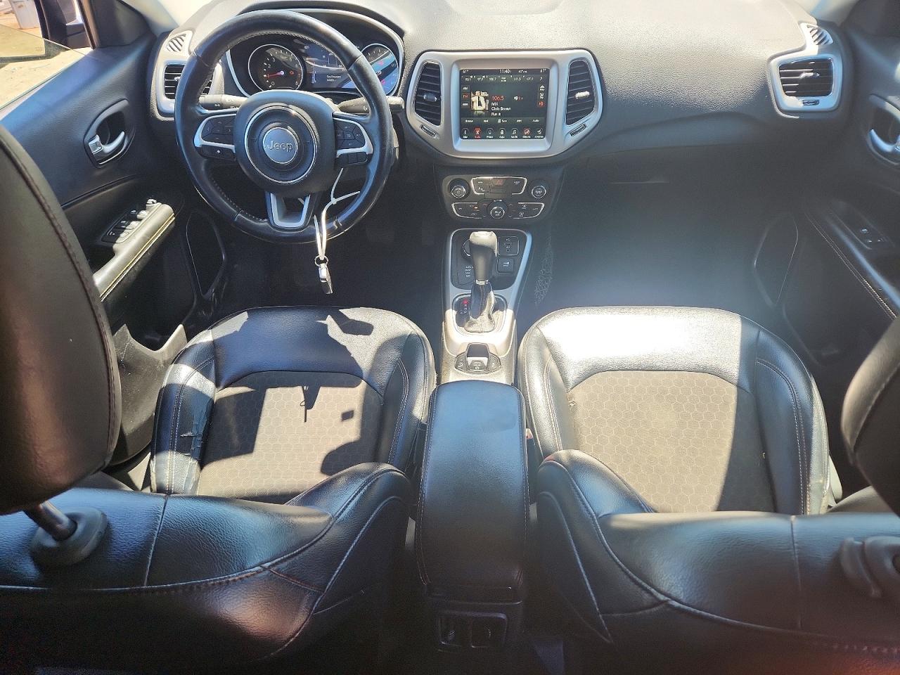 2017 Jeep Compass Latitude Серый vin: 3C4NJDBBXHT666175