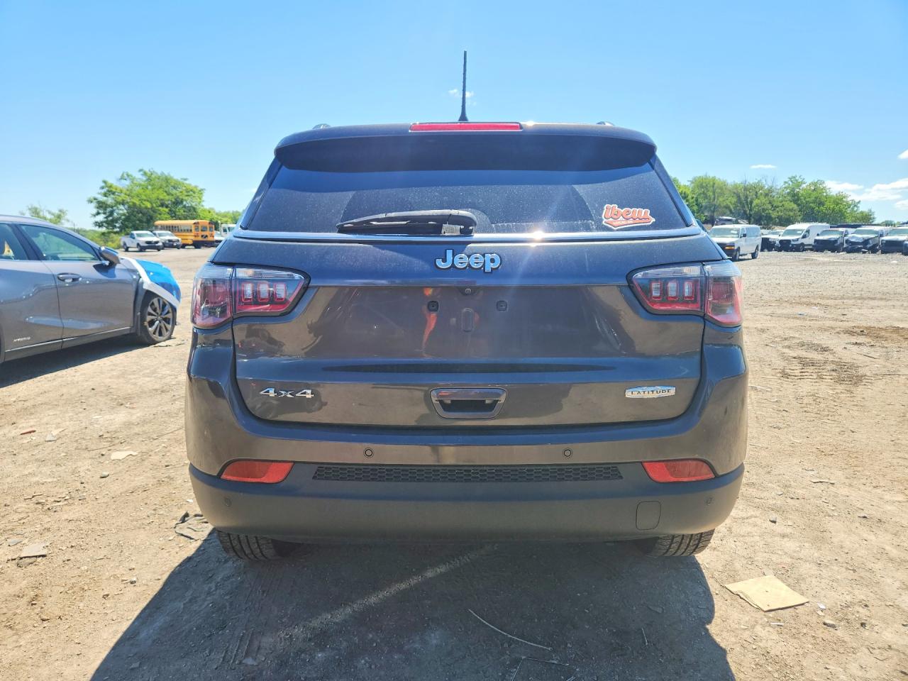 2017 Jeep Compass Latitude Серый vin: 3C4NJDBBXHT666175