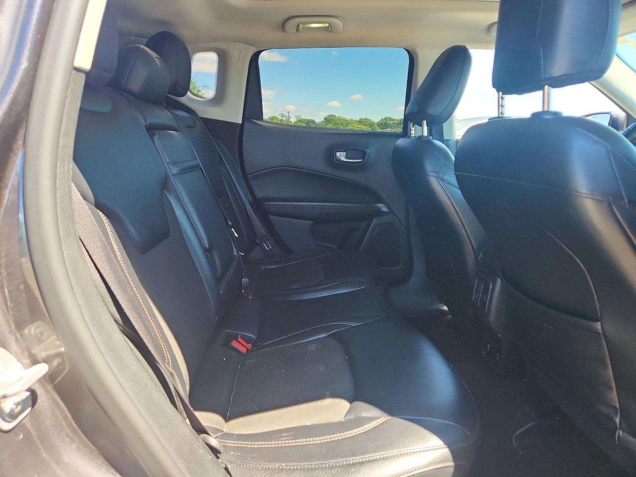 2017 Jeep Compass Latitude Серый vin: 3C4NJDBBXHT666175