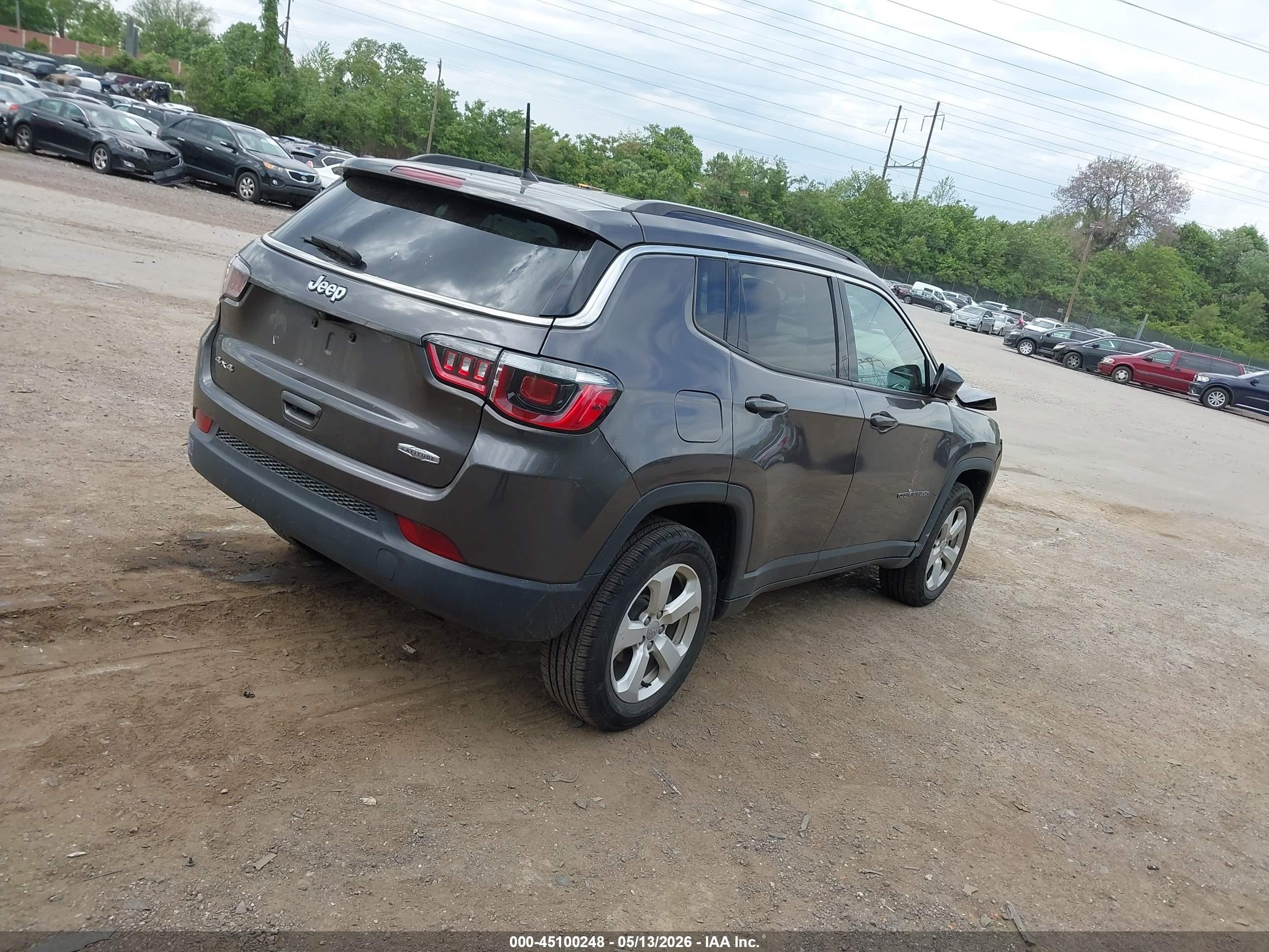 2018 Jeep Compass Latitude 4x4 Gray vin: 3C4NJDBBXJT492176