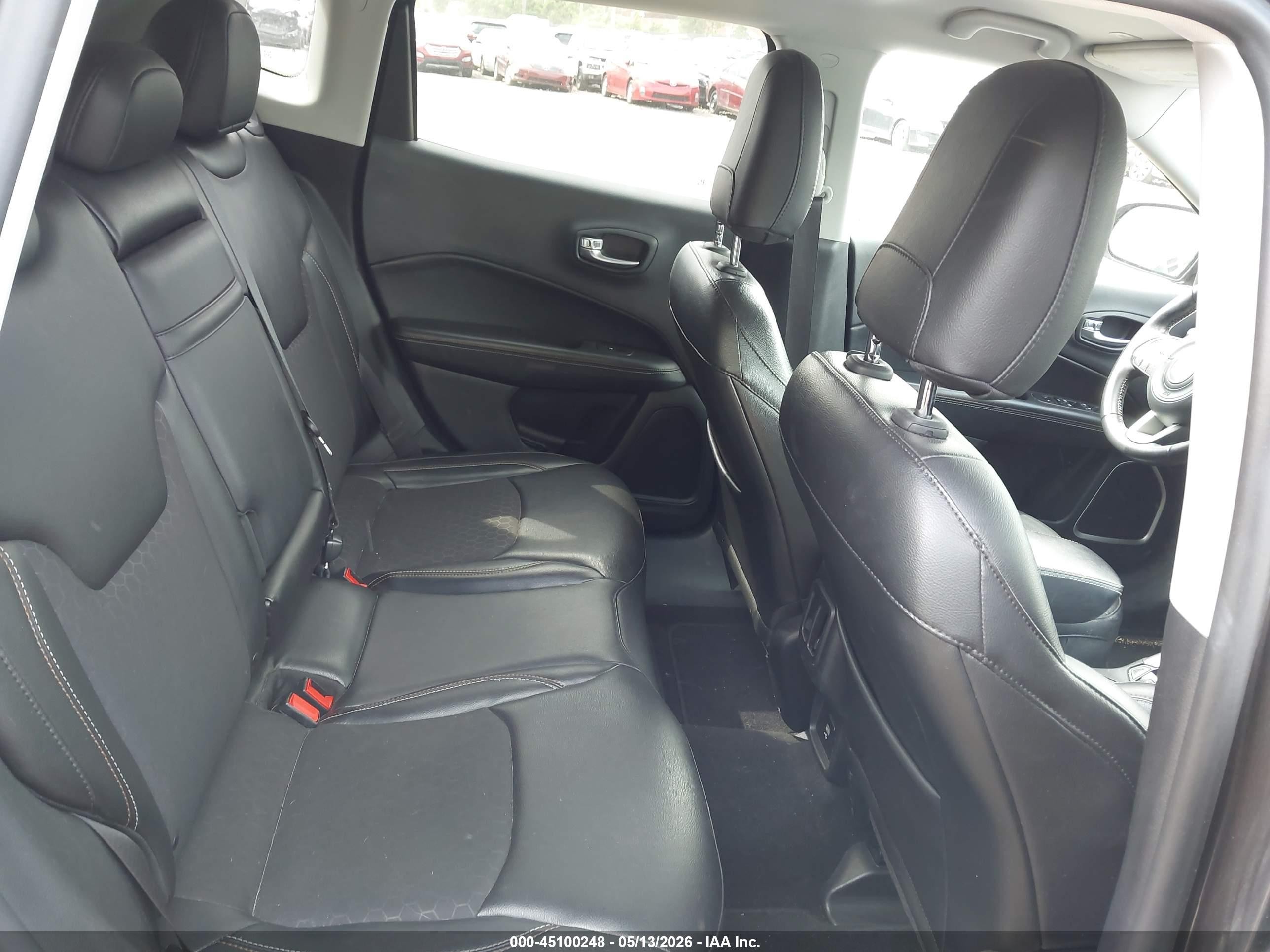 2018 Jeep Compass Latitude 4x4 Gray vin: 3C4NJDBBXJT492176