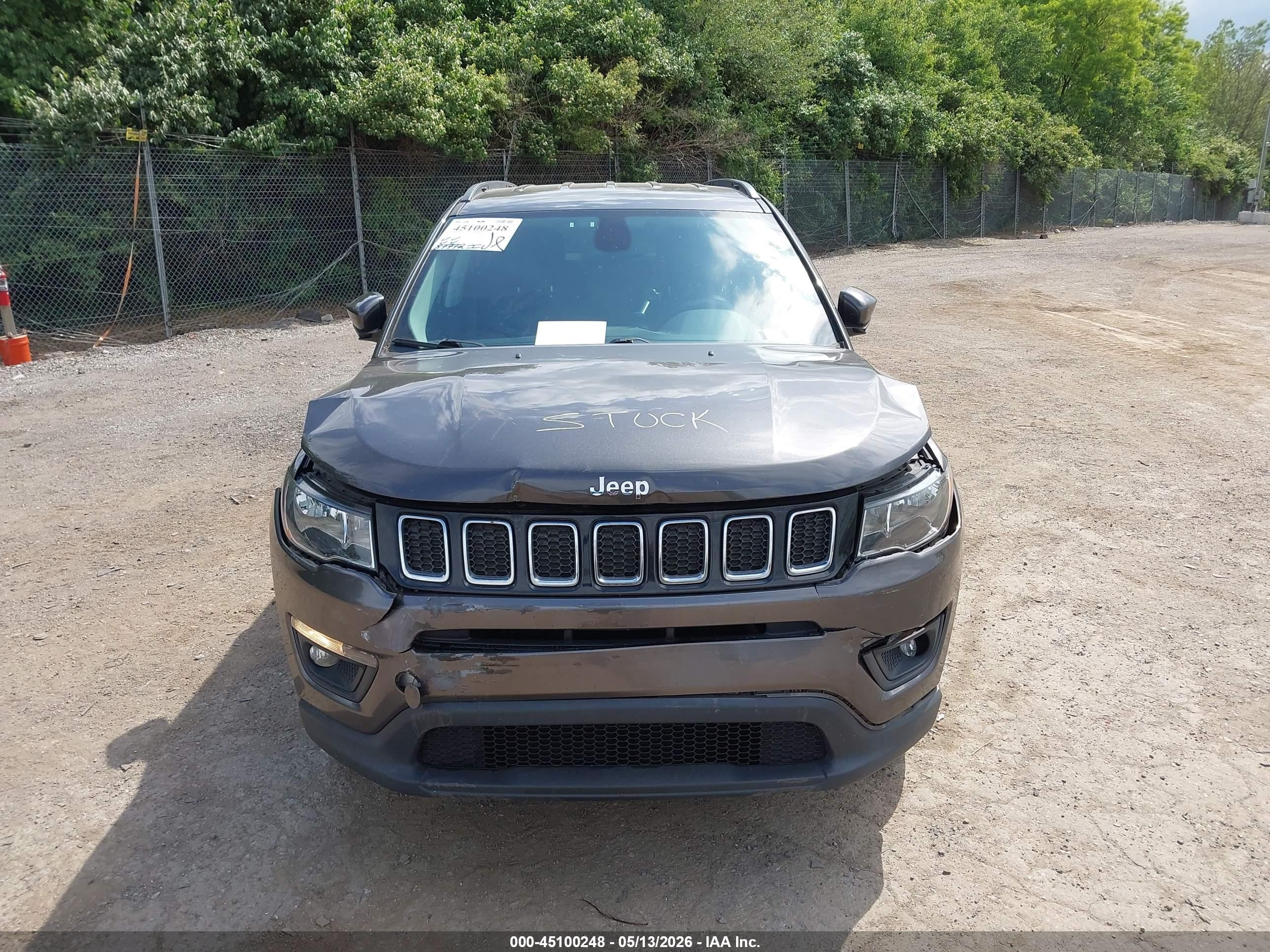2018 Jeep Compass Latitude 4x4 Gray vin: 3C4NJDBBXJT492176