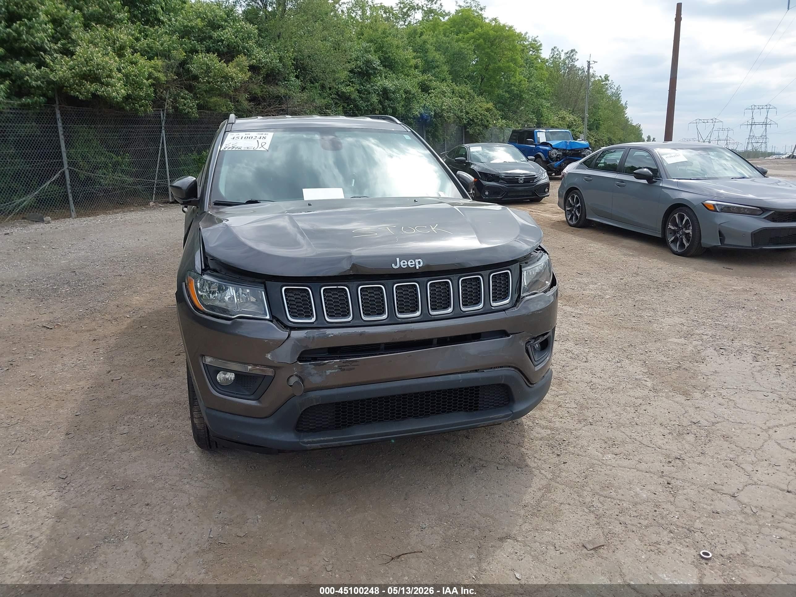 2018 Jeep Compass Latitude 4x4 Gray vin: 3C4NJDBBXJT492176