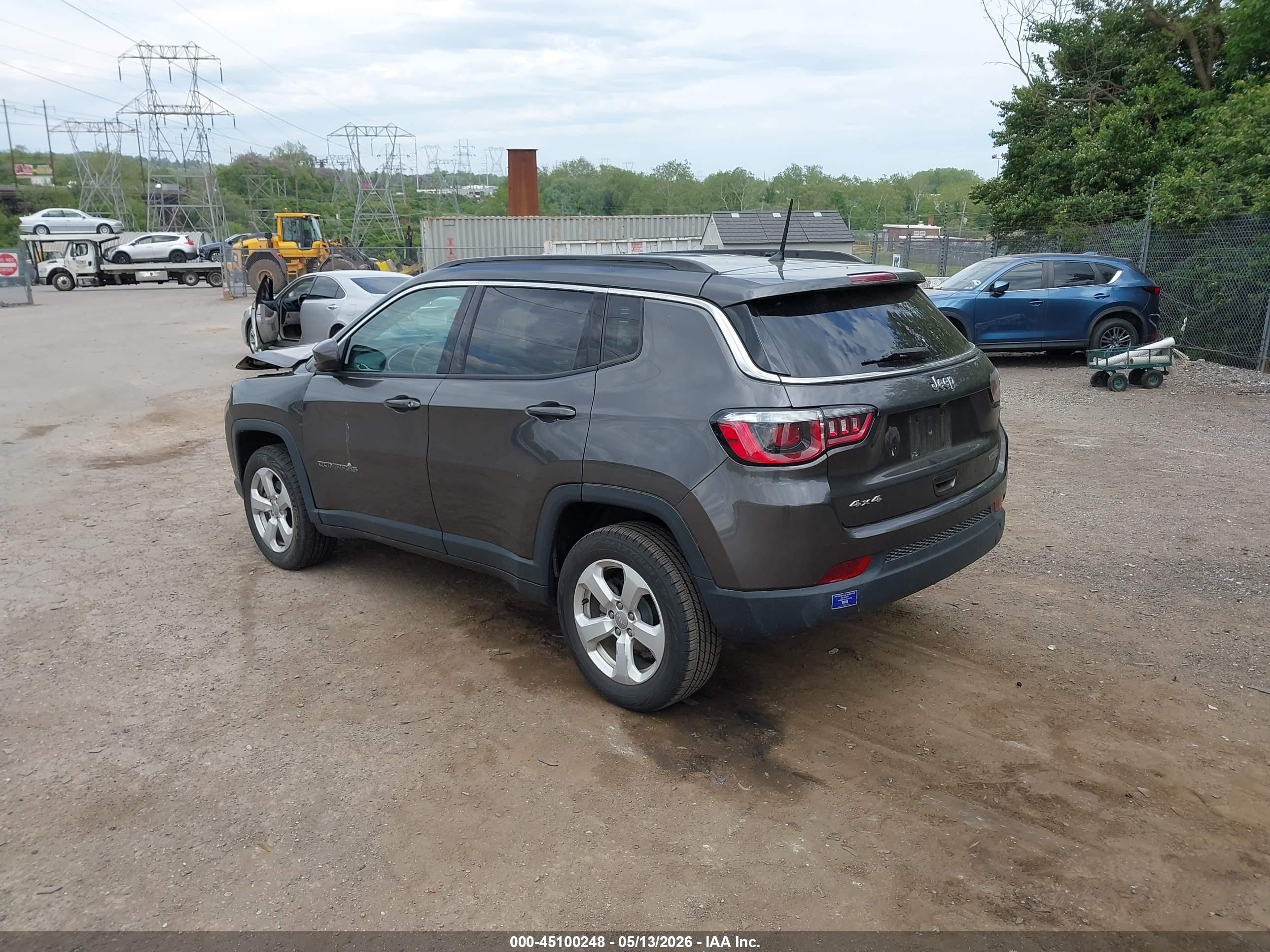 2018 Jeep Compass Latitude 4x4 Gray vin: 3C4NJDBBXJT492176