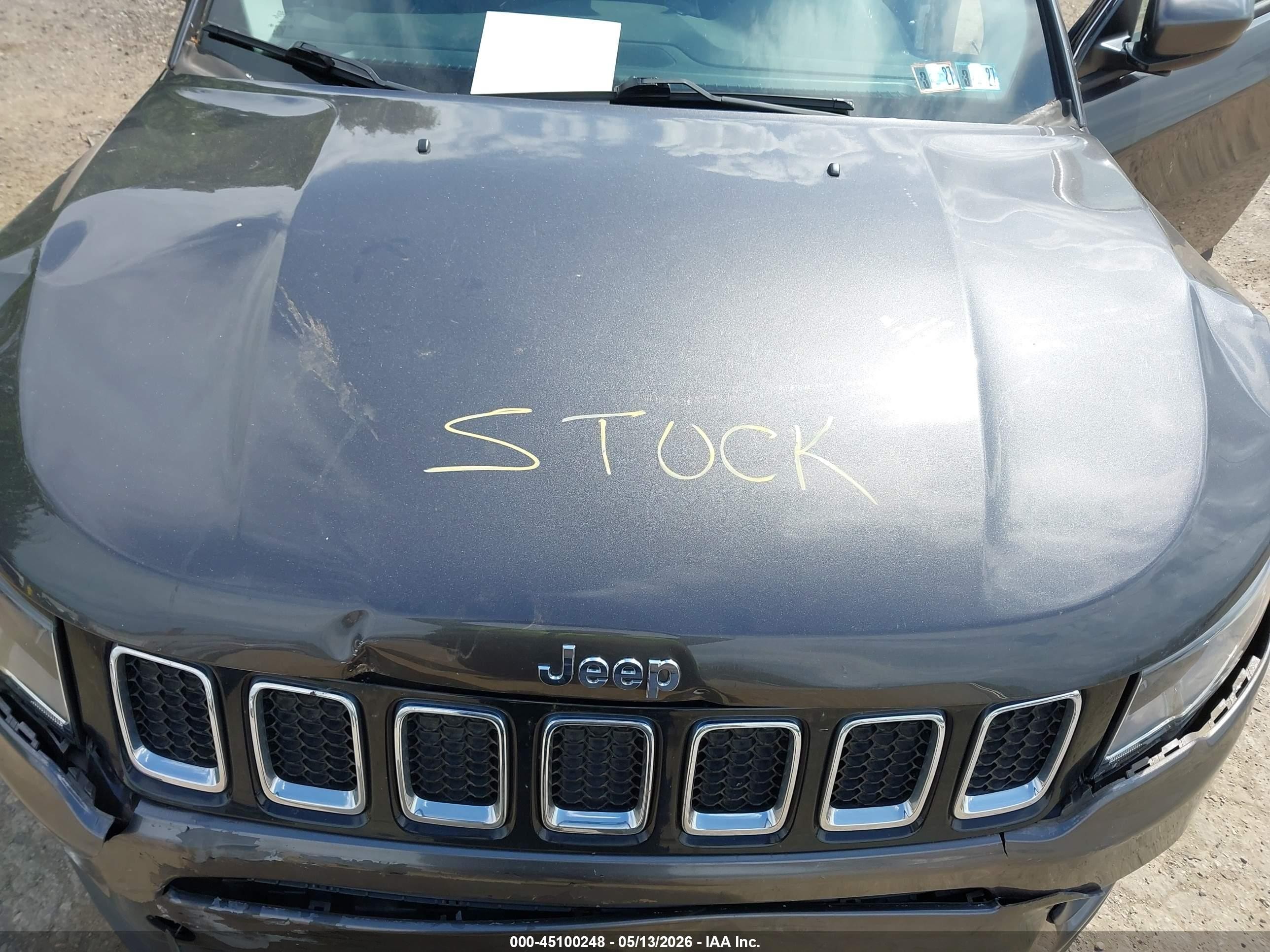 2018 Jeep Compass Latitude 4x4 Gray vin: 3C4NJDBBXJT492176