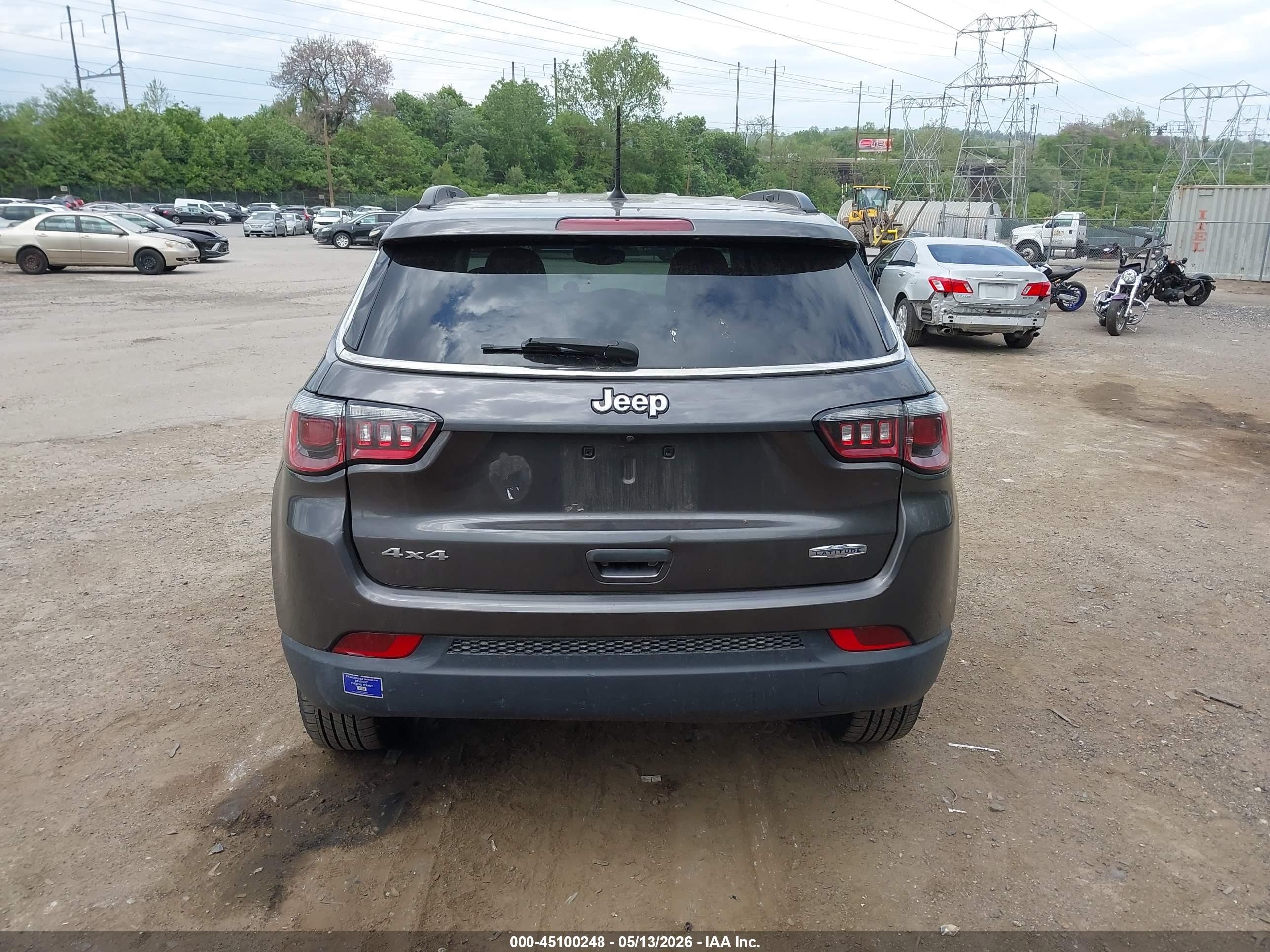 2018 Jeep Compass Latitude 4x4 Gray vin: 3C4NJDBBXJT492176