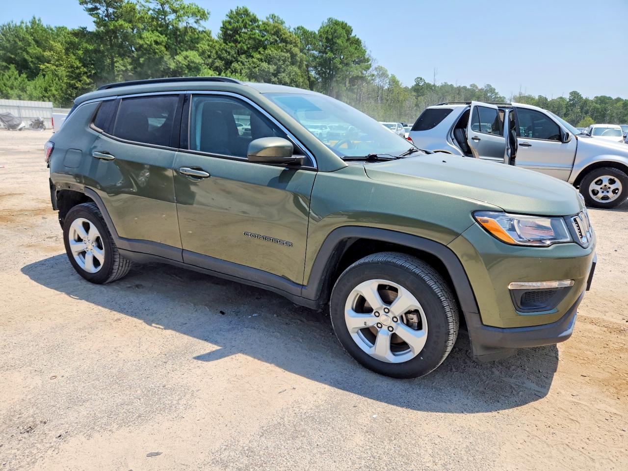 2020 Jeep Compass Latitude Green vin: 3C4NJDBBXLT217667