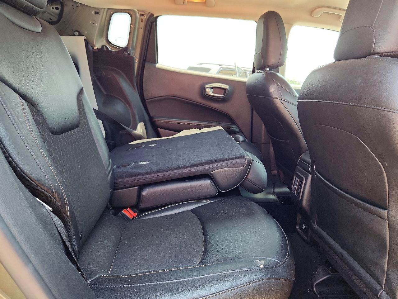 2020 Jeep Compass Latitude Green vin: 3C4NJDBBXLT217667