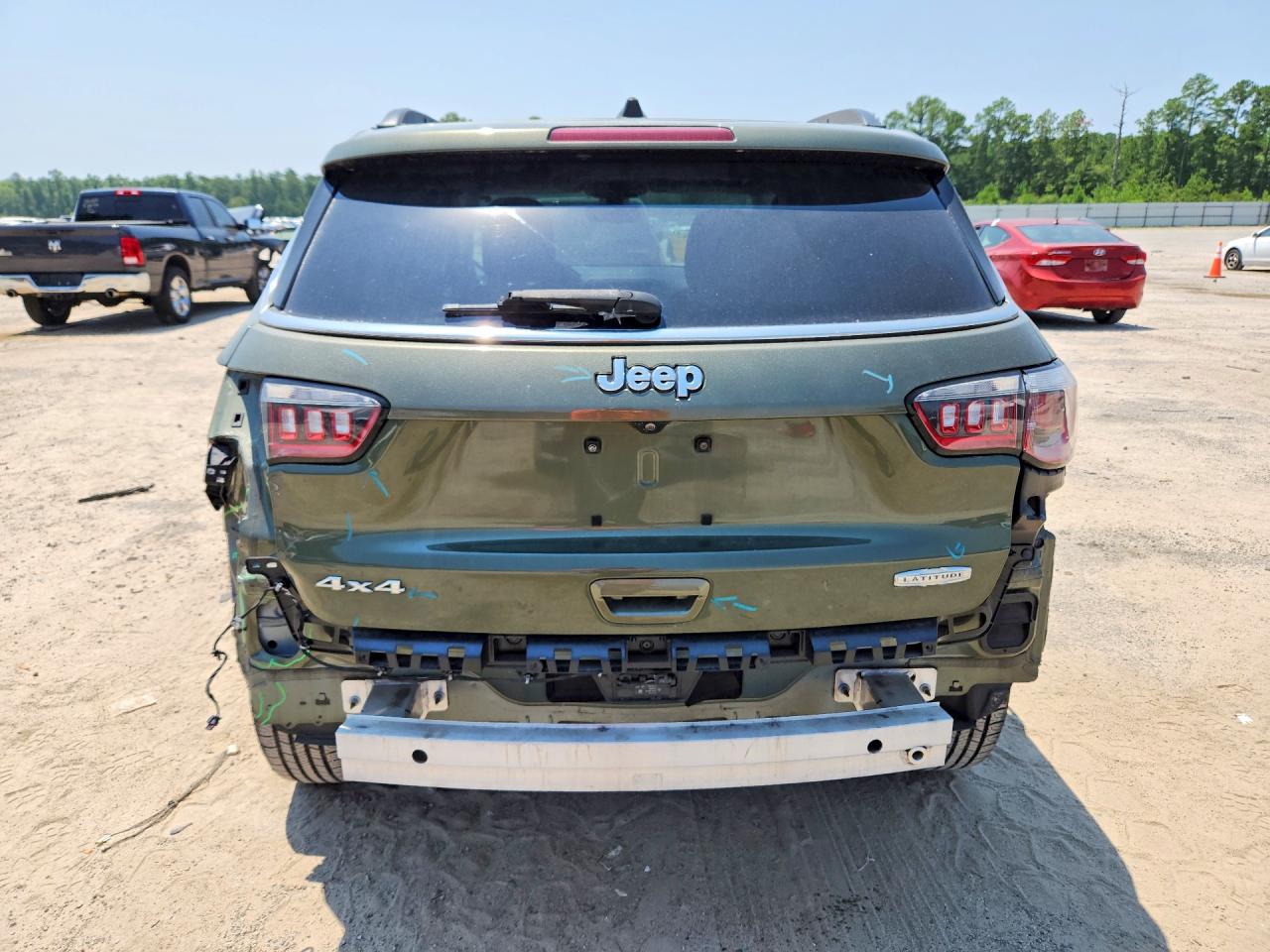 2020 Jeep Compass Latitude Green vin: 3C4NJDBBXLT217667