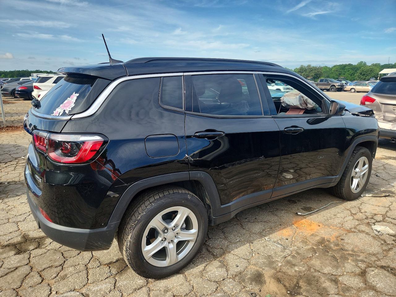 2024 Jeep Compass Latitude Black vin: 3C4NJDBN0RT586041