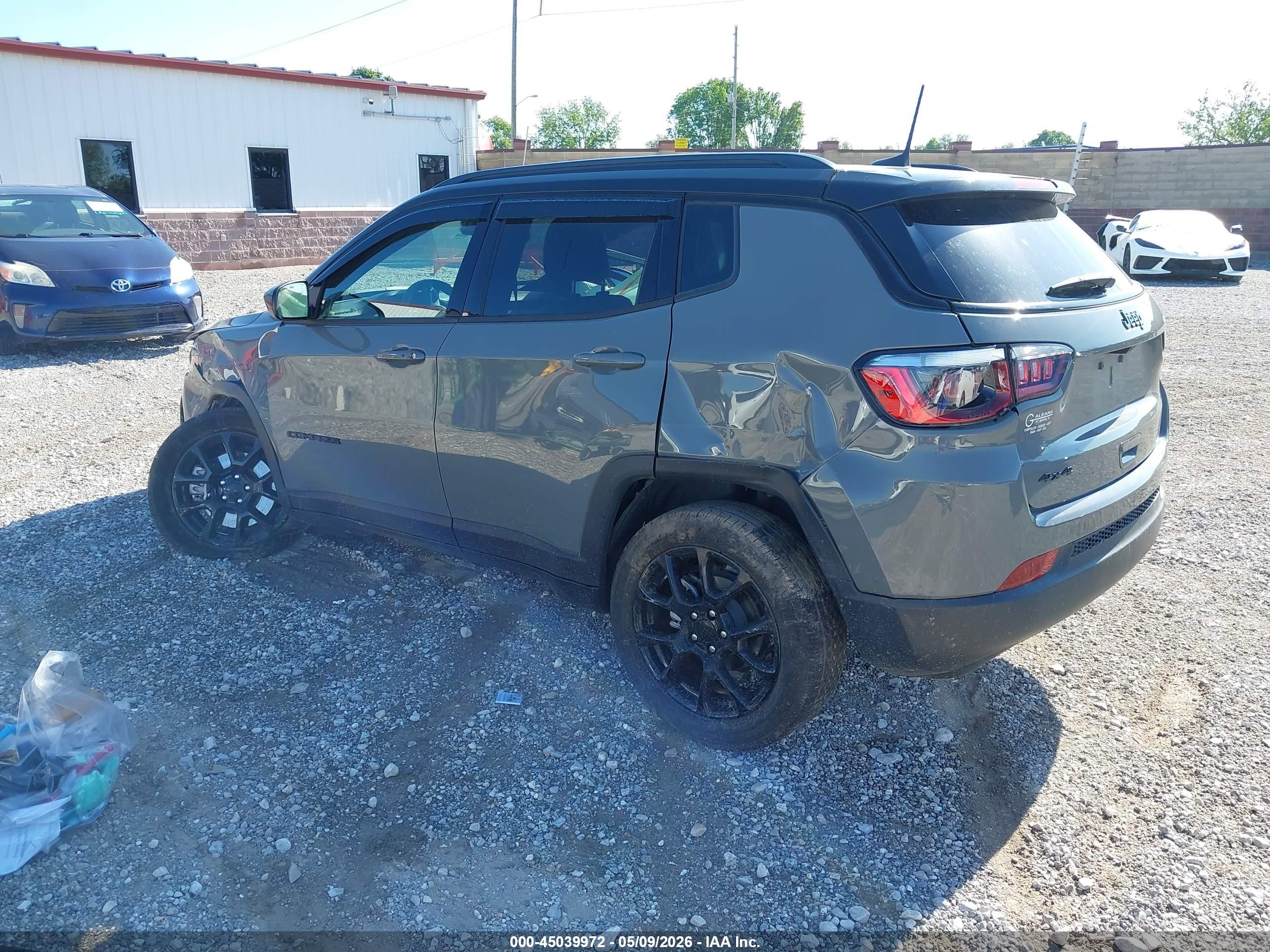 2024 Jeep Compass Latitude 4x4 Серый vin: 3C4NJDBN0RT599890